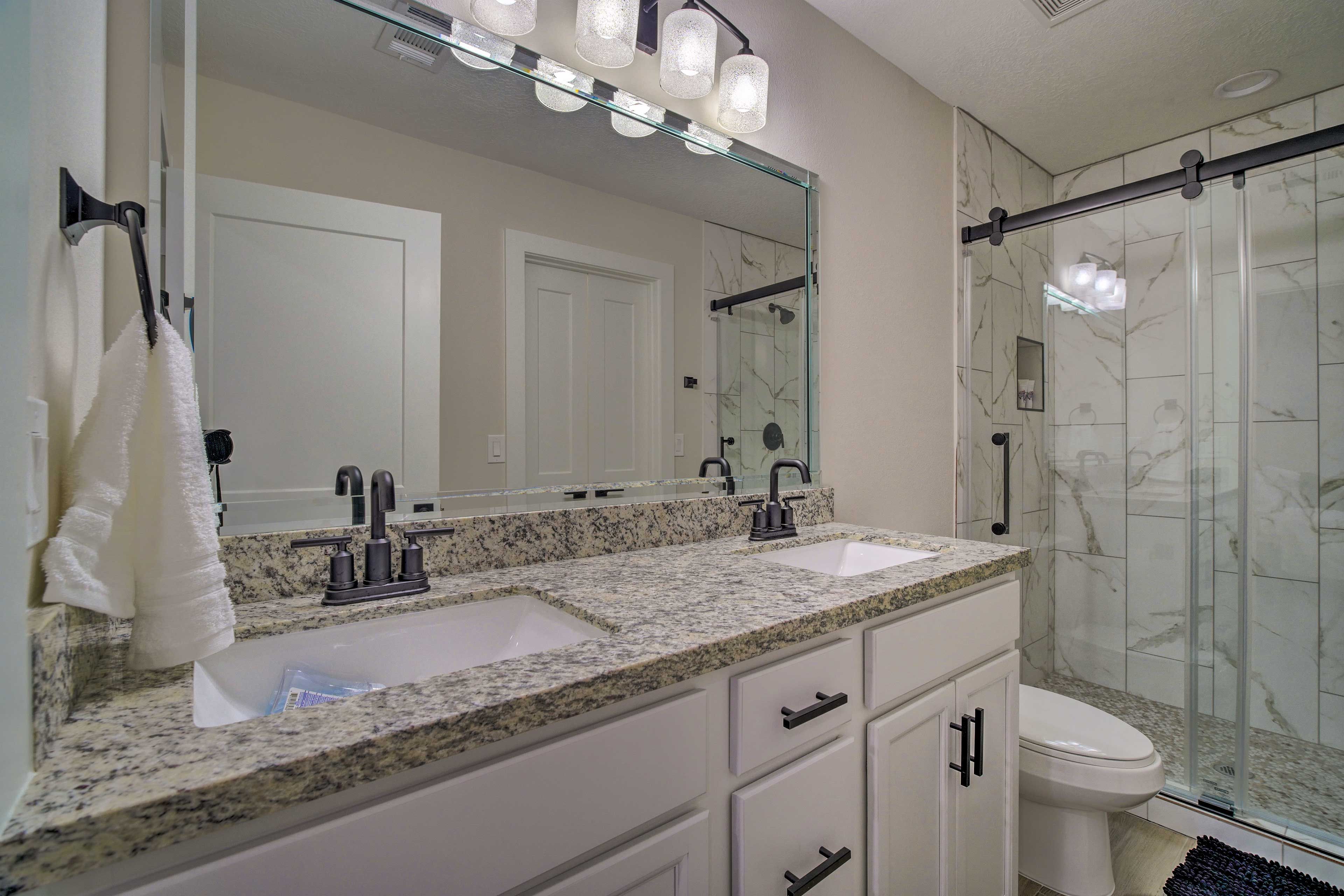 En-Suite Bathroom | Walk-In Shower | Towels Provided