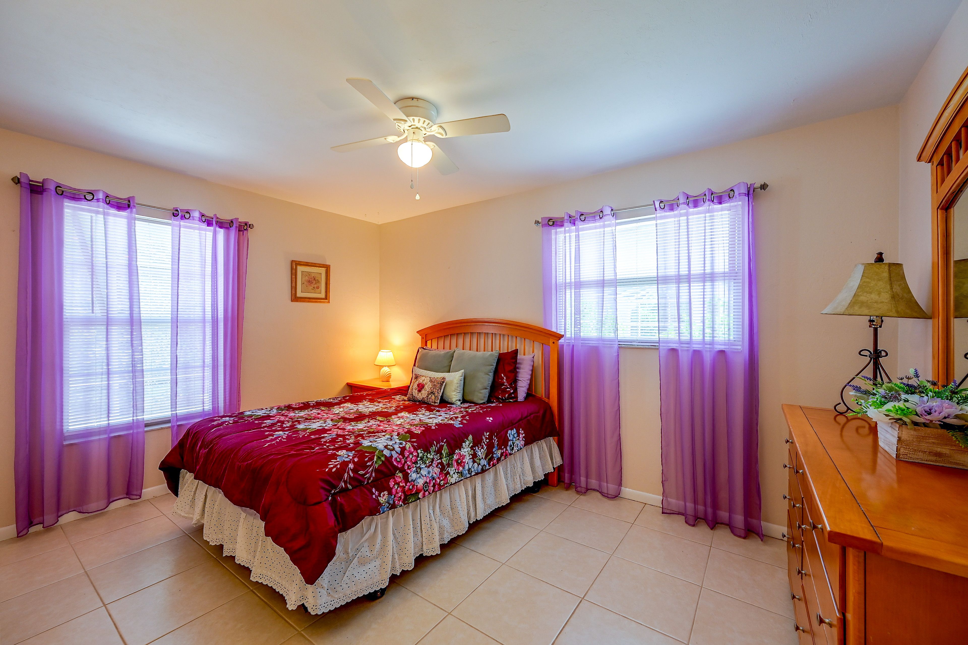 Bedroom 2 | Queen Bed