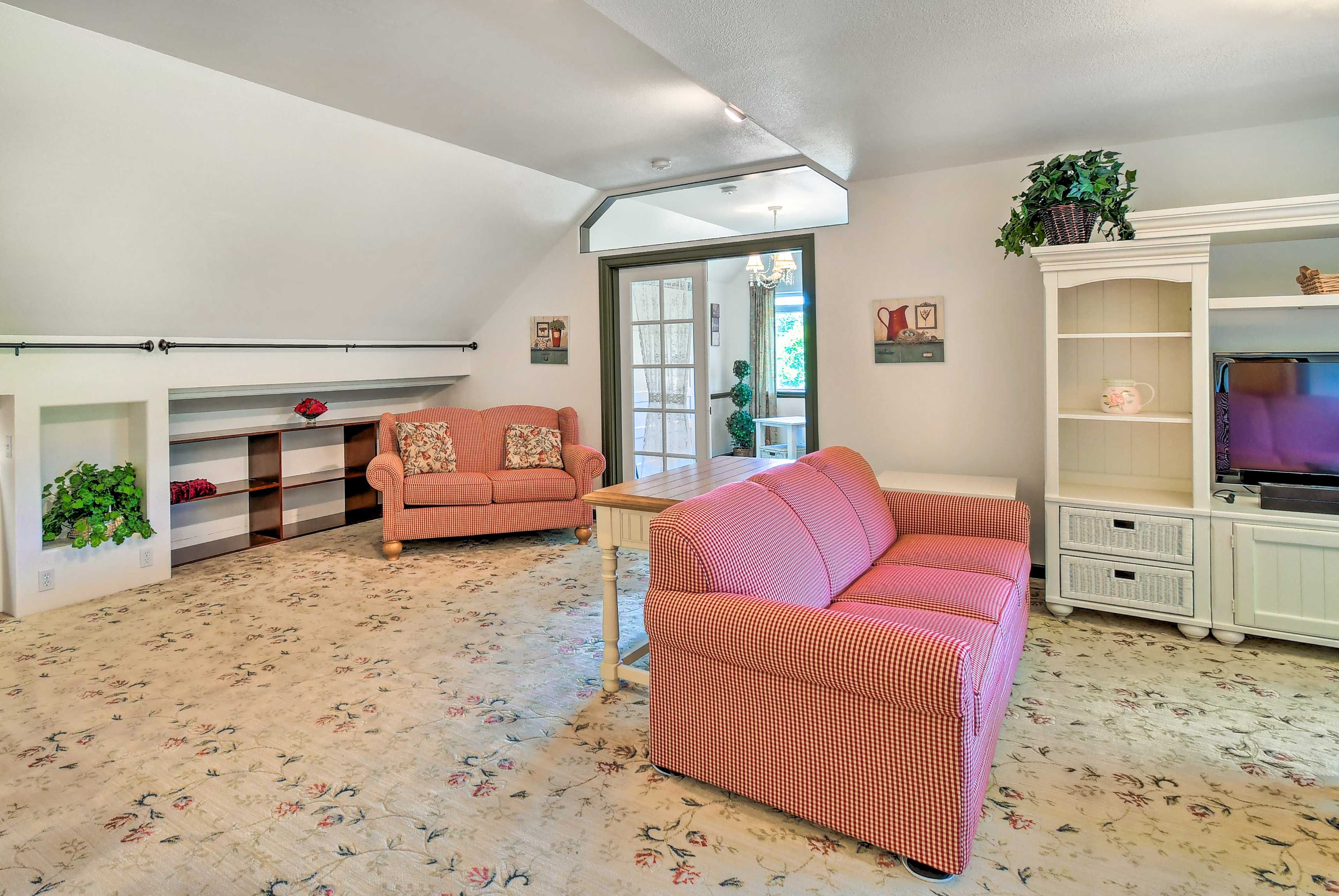 Living Room | 2nd Floor | Air Conditioning | TV | Free WiFi