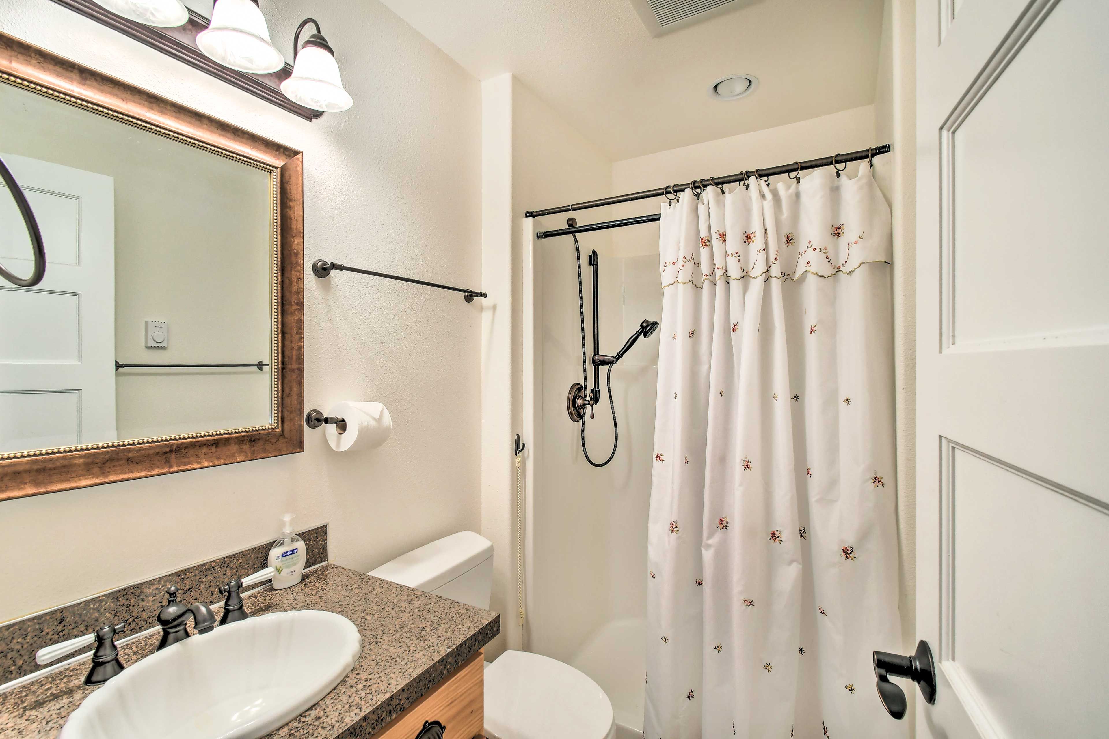Full Bathroom | 2nd Floor | Toiletries Provided