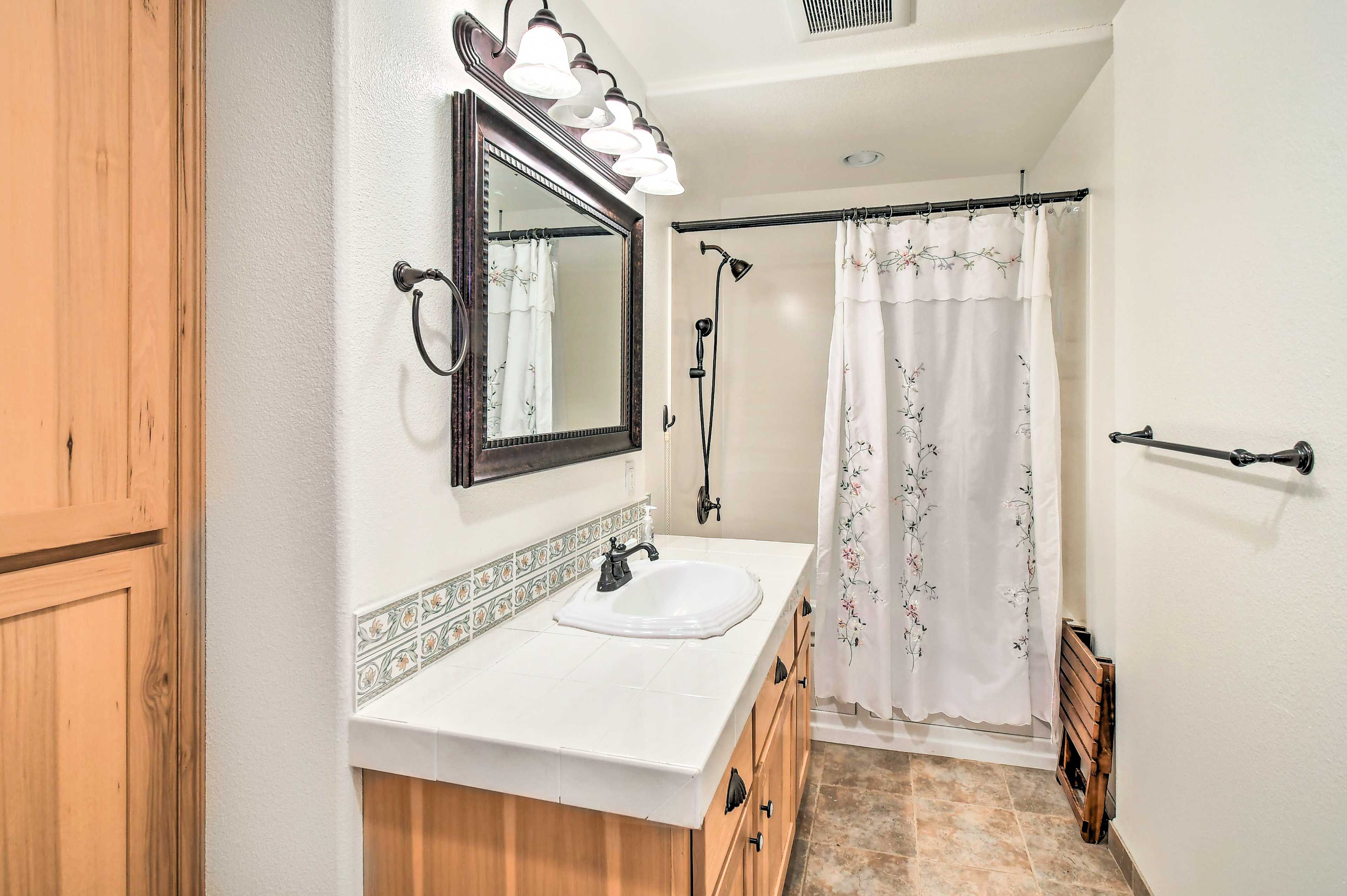 Full Bathroom | 2nd Floor