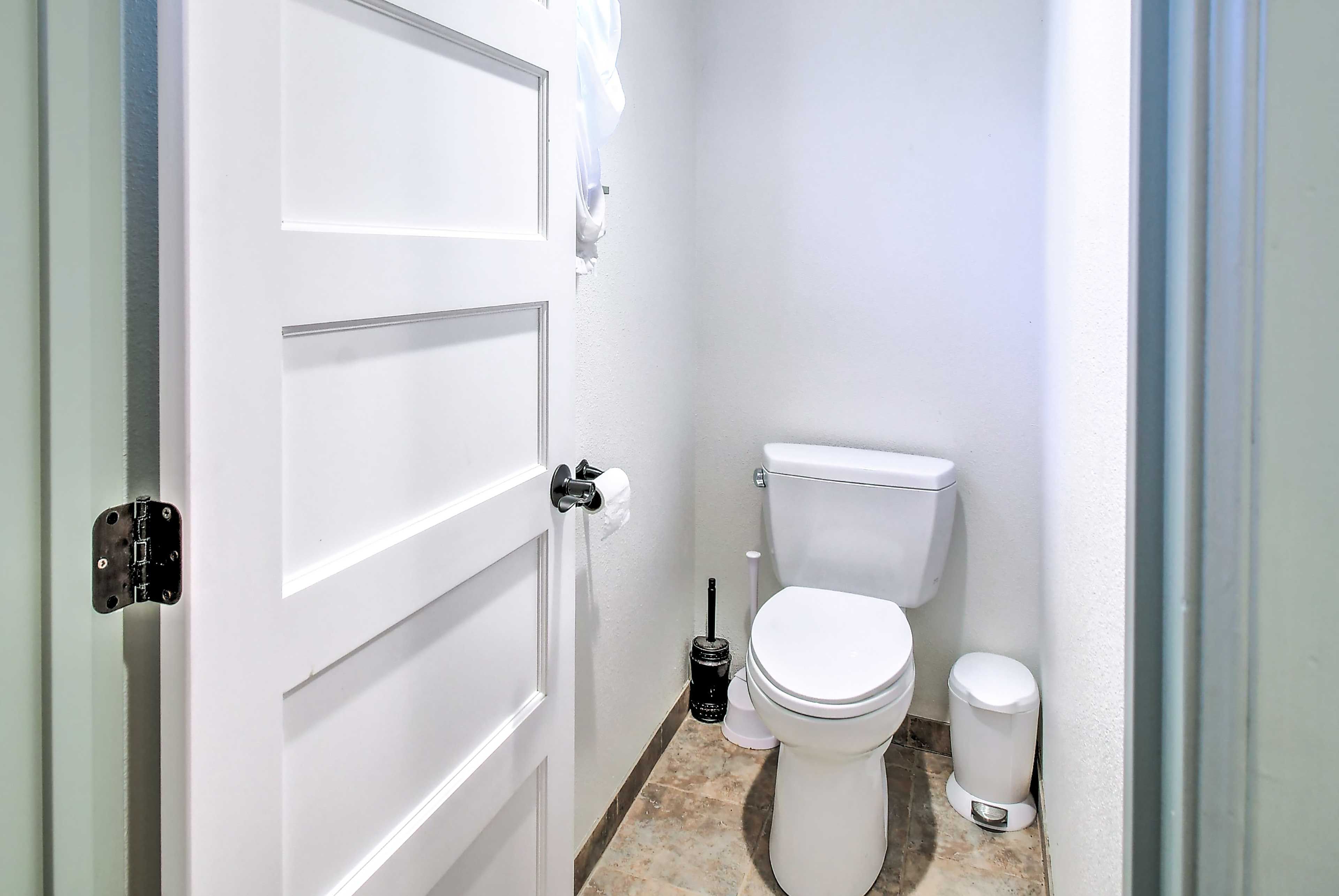 Half Bath | 2nd Floor | Towels Provided