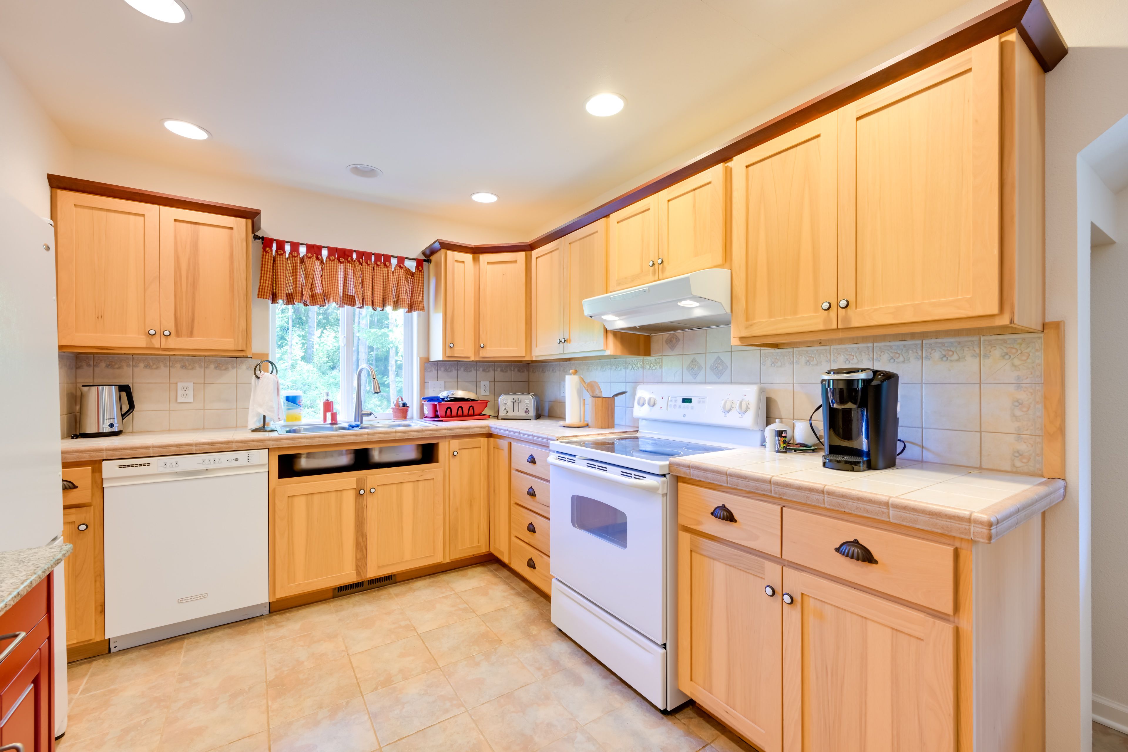 Well-Equipped Kitchen | 2nd Floor | Spices | Toaster