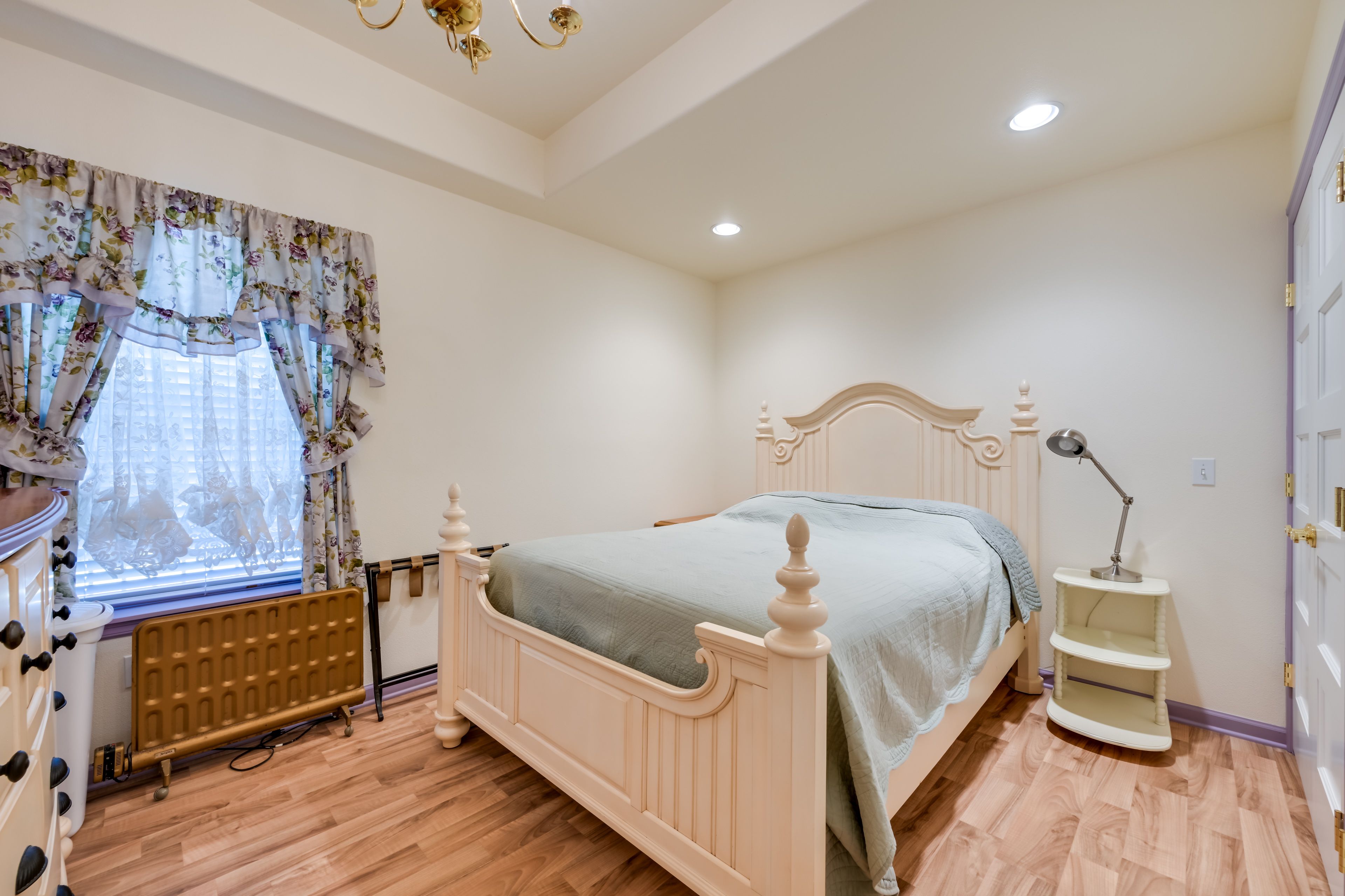 Bedroom 2 | Queen Bed