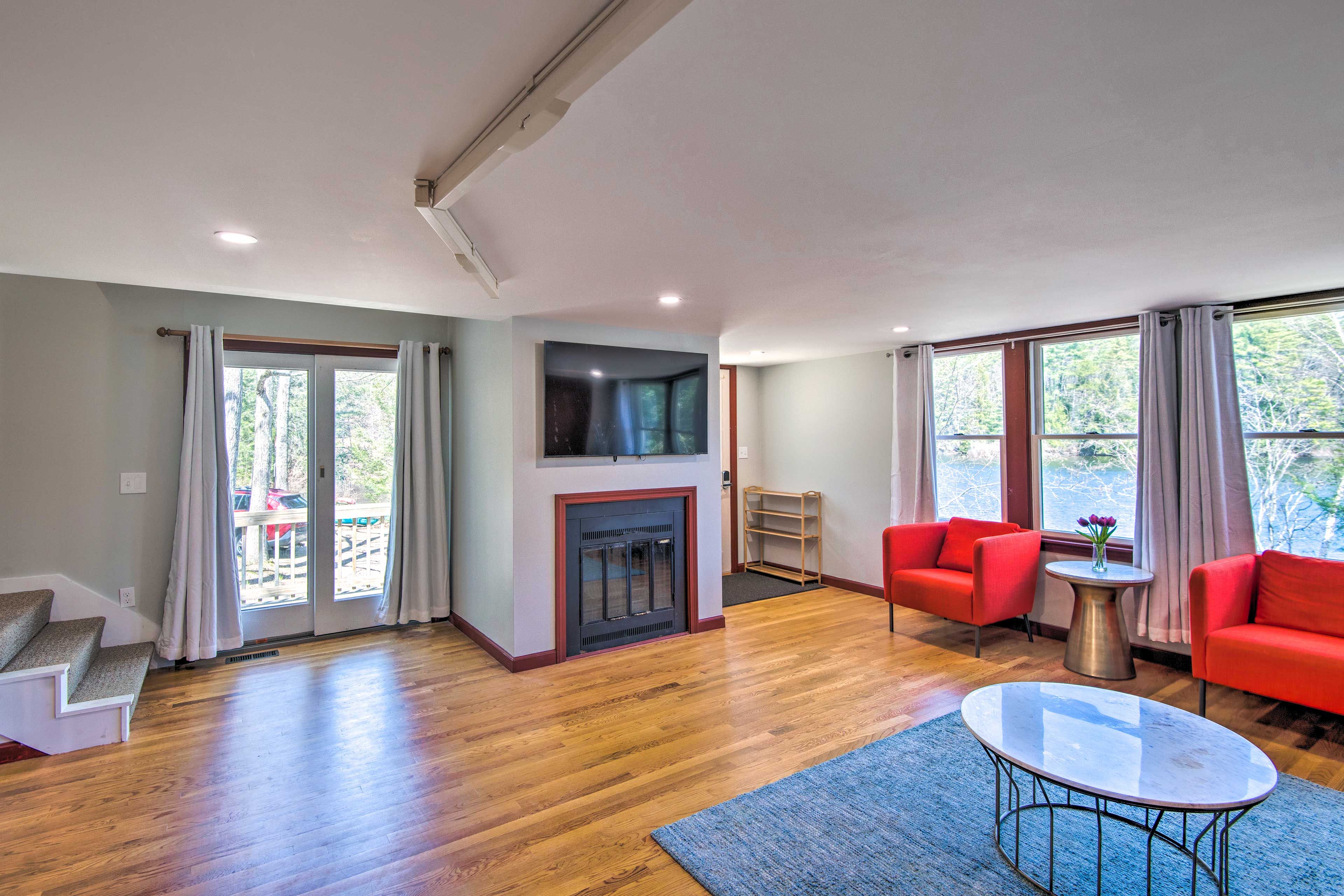 Upper Living Area | 2nd Floor | Smart TV w/ Cable | Internet Access