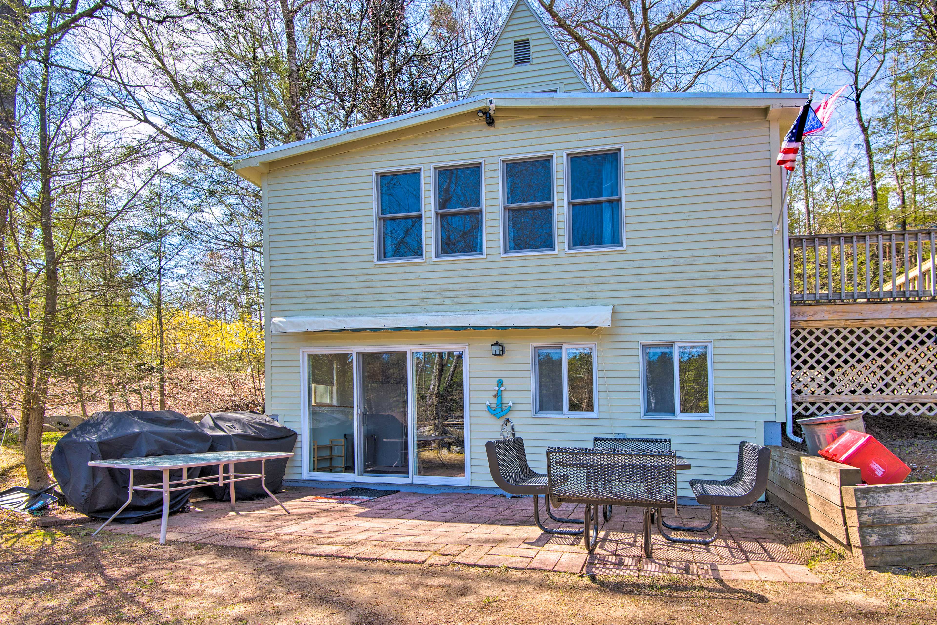 Private Backyard | Patio | Gas Grills | Fire Pit | Kayaks Available