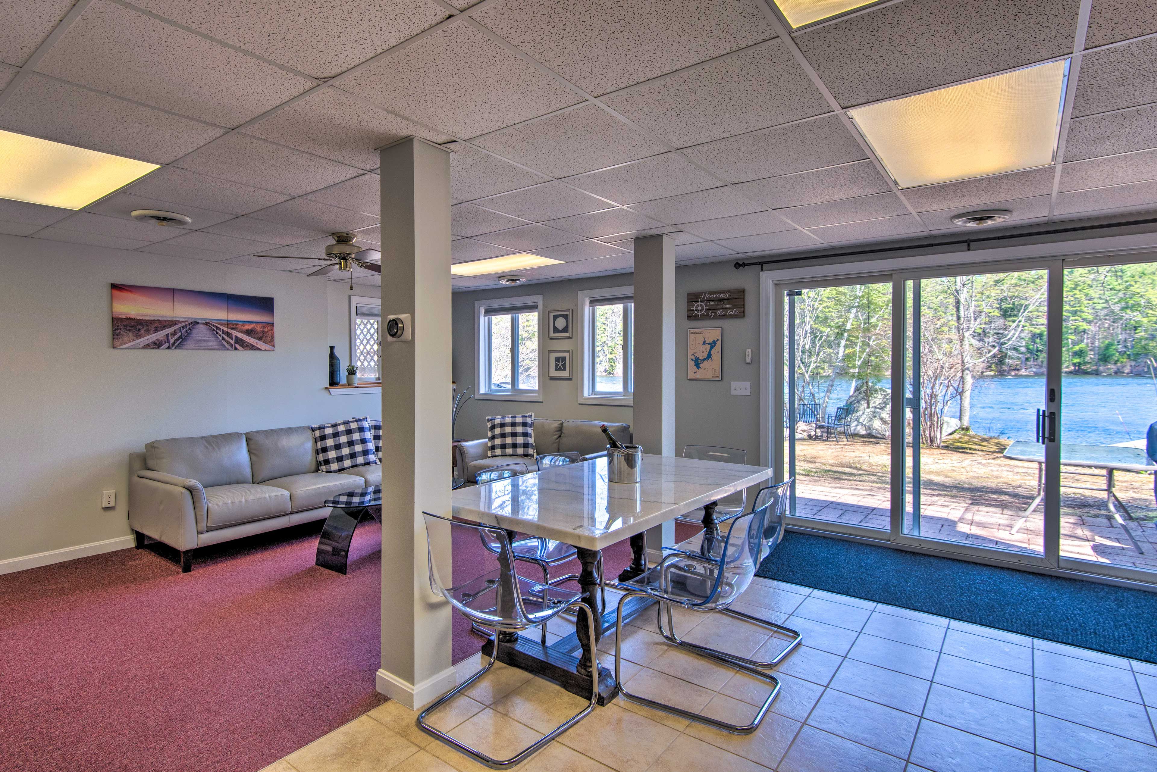 Dining Area | Complimentary Spices