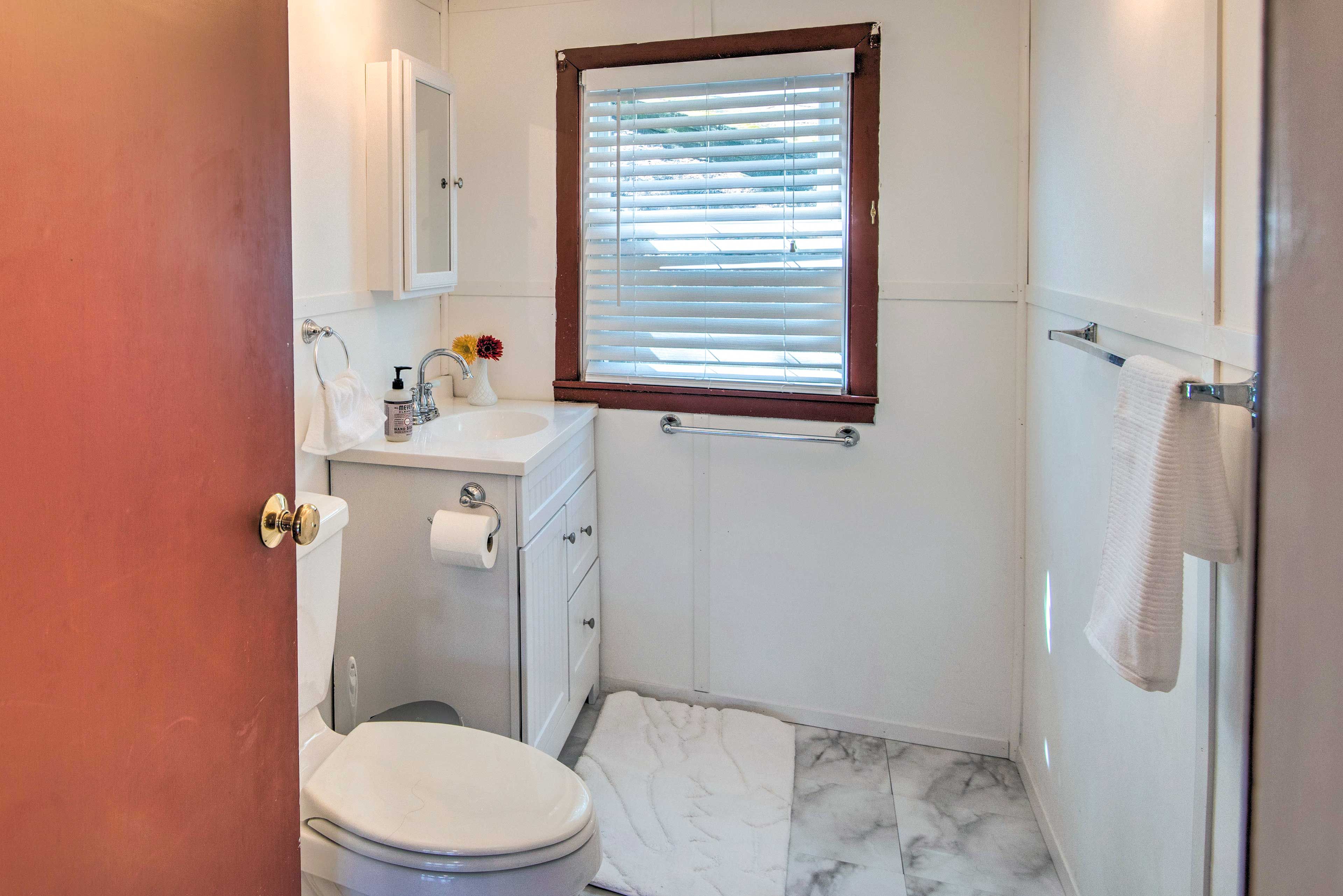 Half Bathroom | 2nd Floor | Complimentary Toiletries | Hair Dryer