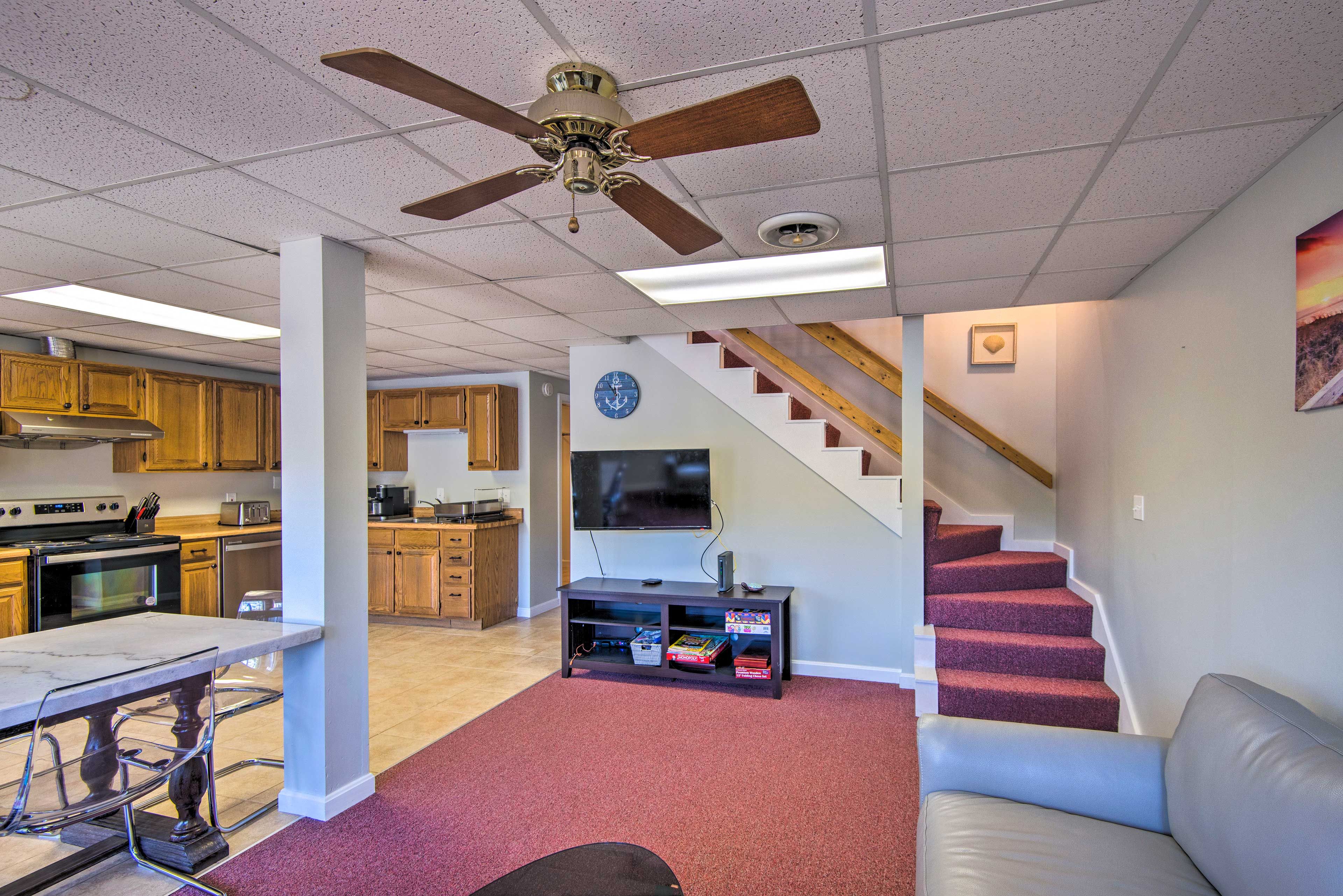 Lower Living Area | Smart TV w/ Cable | Board Games | Books