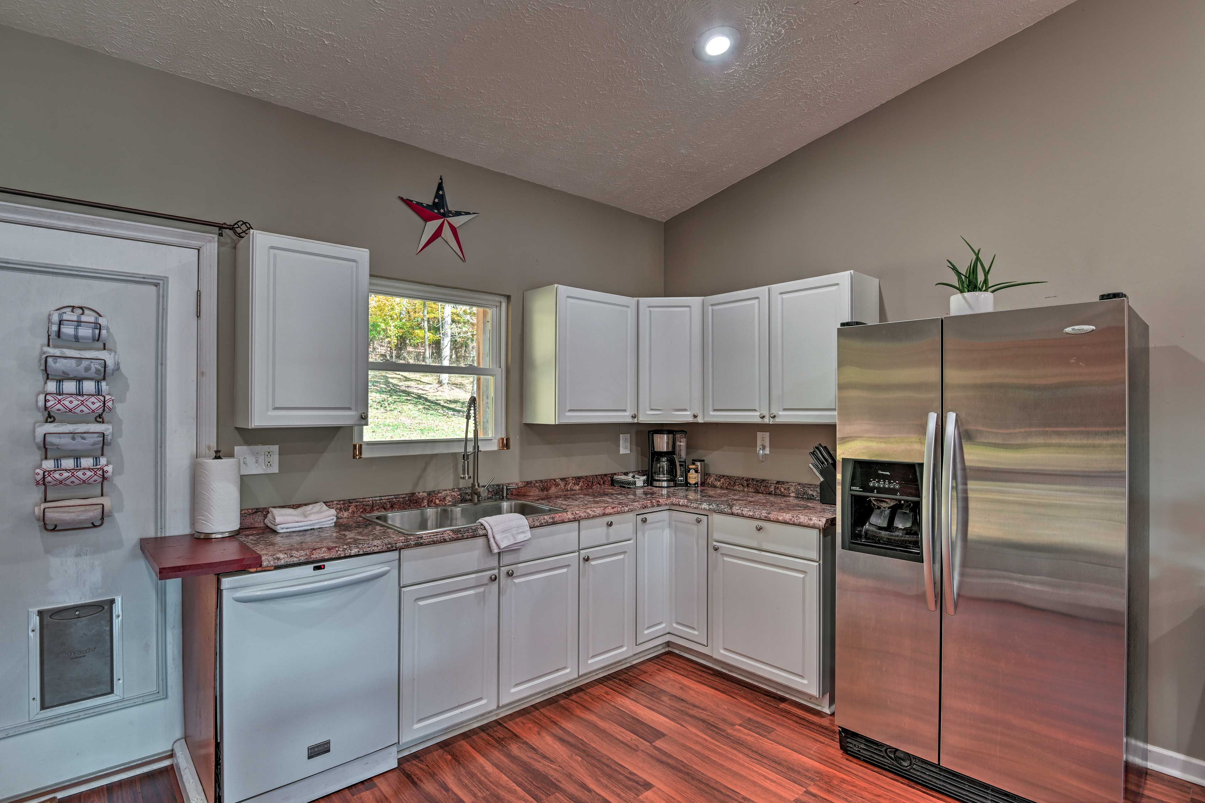 Kitchen | Keurig Coffee Maker | Toaster | Blender