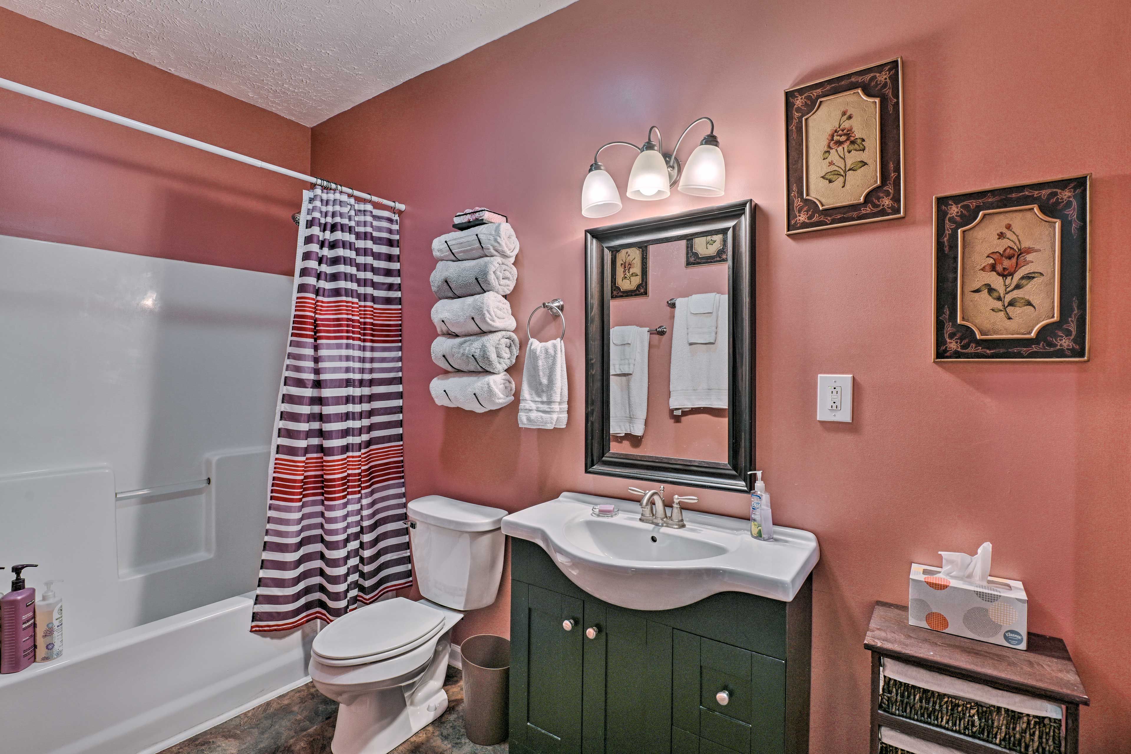Full Bathroom | Main Level | Complimentary Toiletries | Hair Dryer