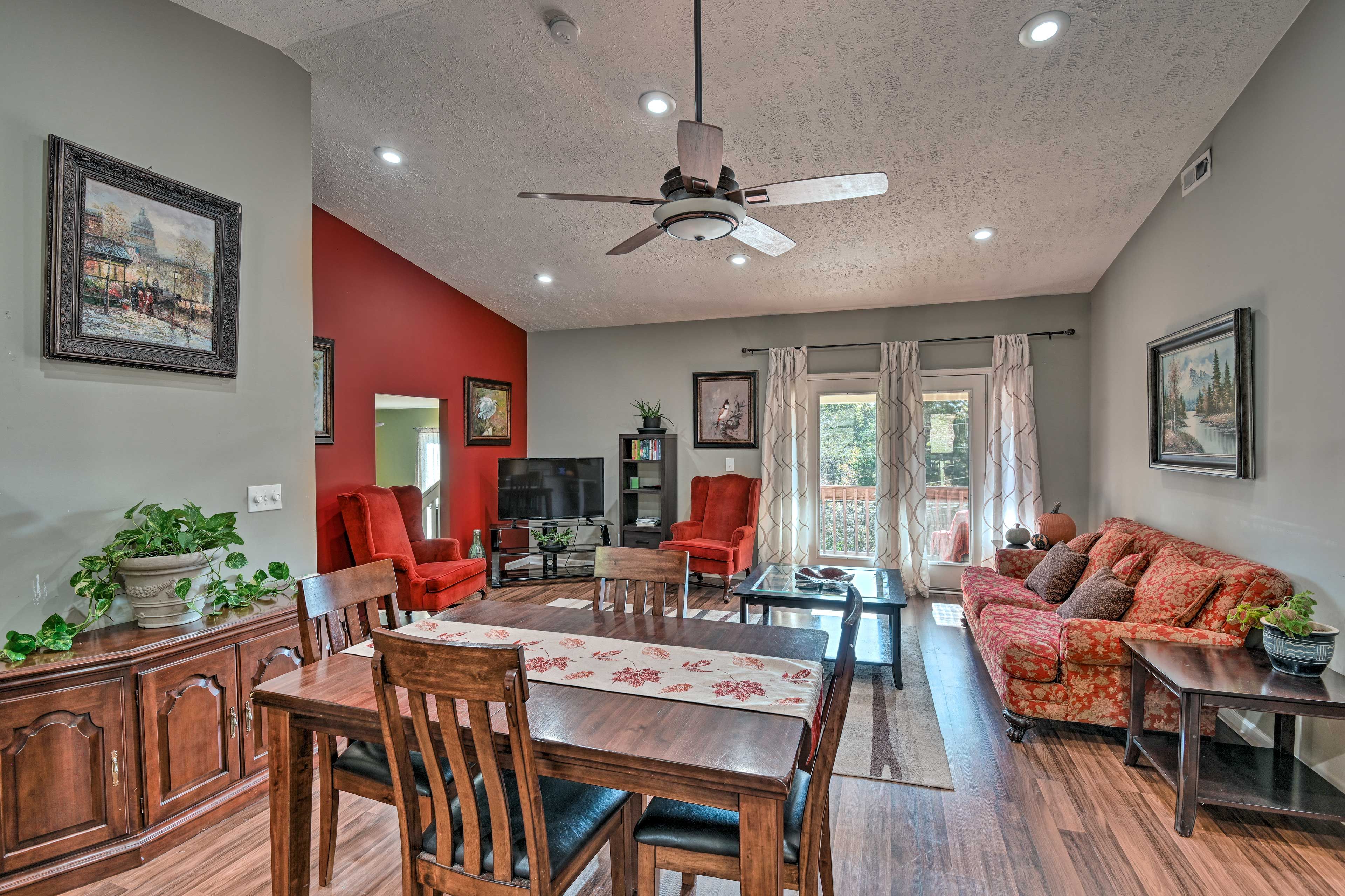 Dining Area | Dishware & Flatware | Complimentary Spices