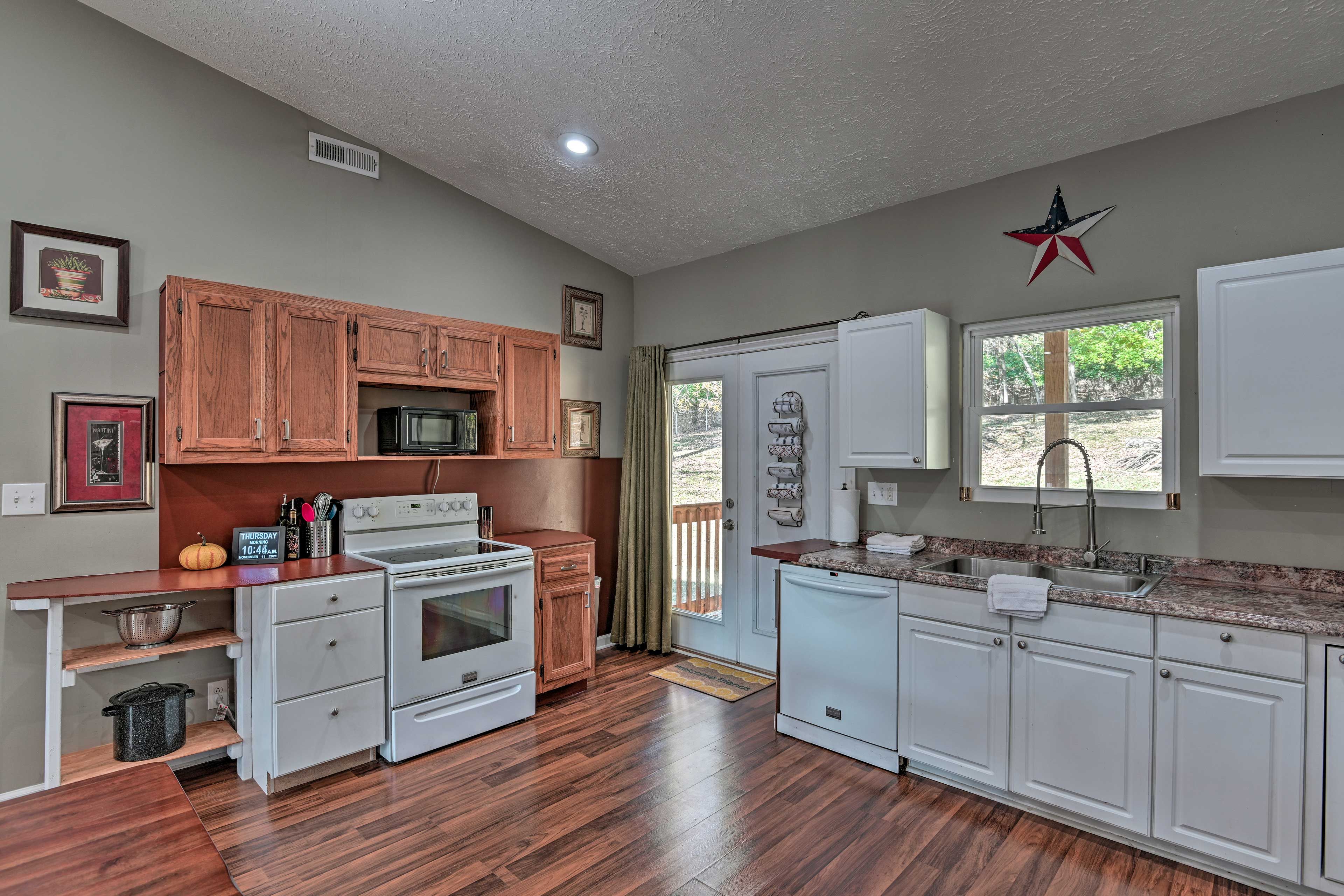 Kitchen | Ice Trays | Water Filter