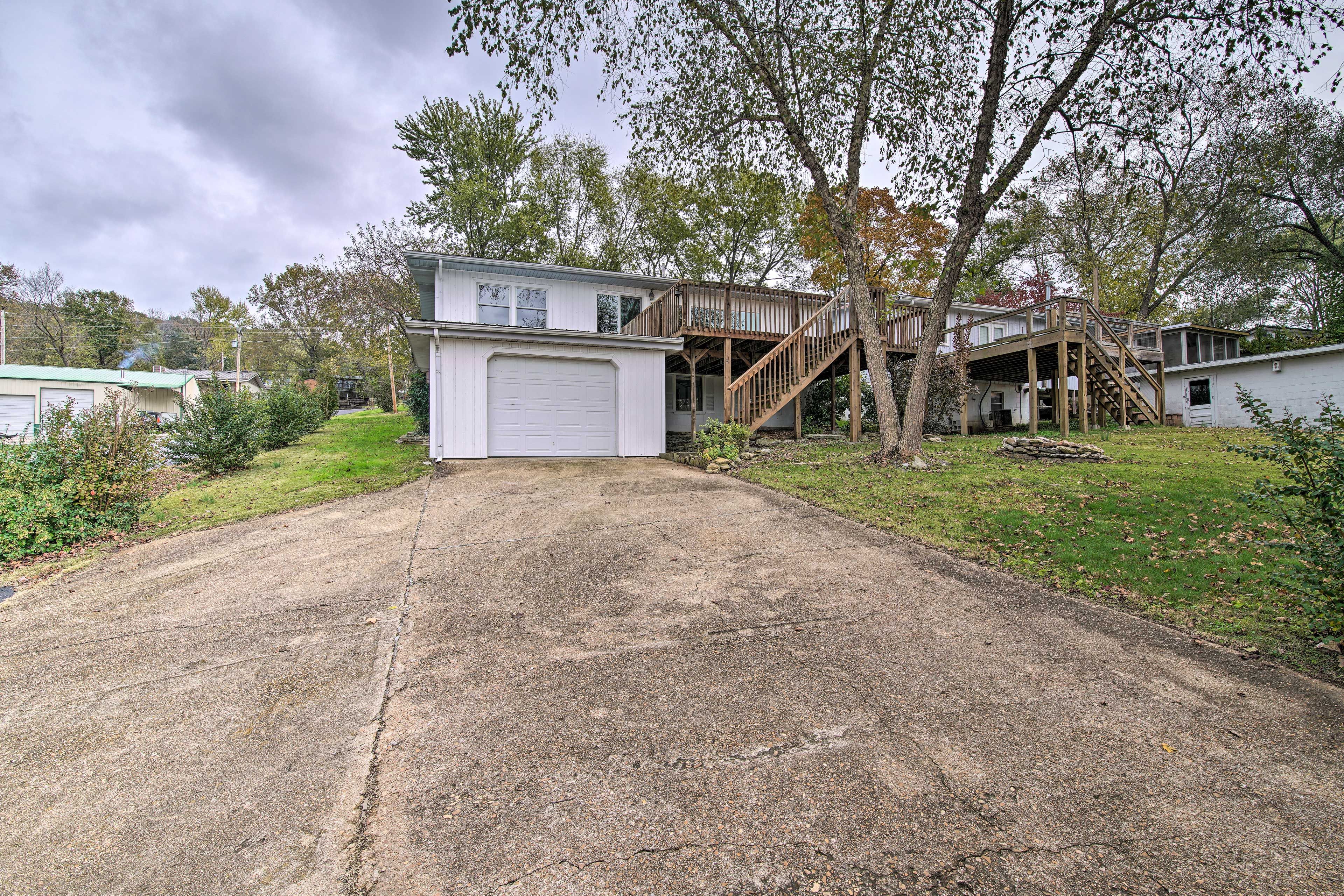 Home Exterior | Parking | Carport (2 Vehicles) | Driveway (2 Vehicles)