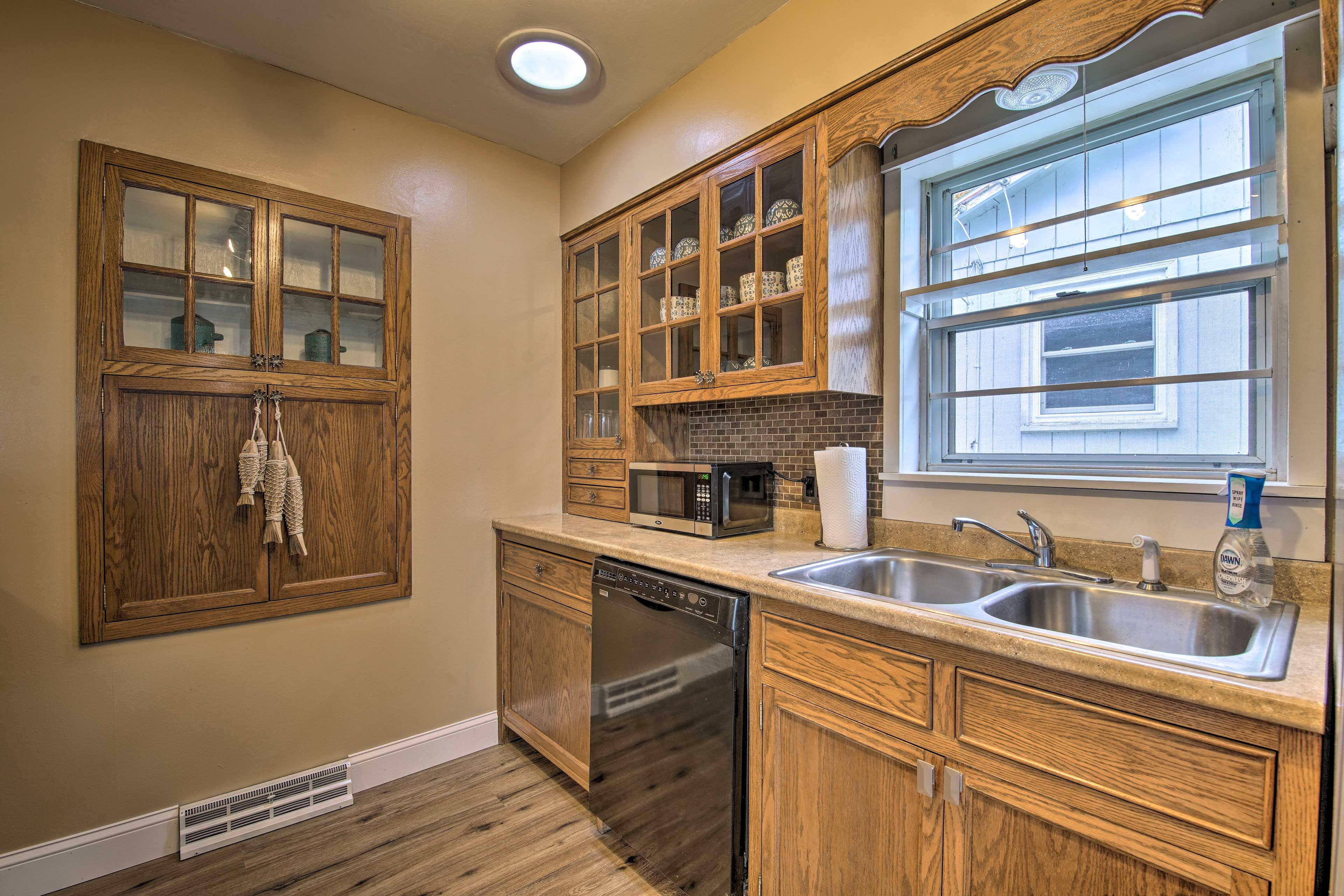 Kitchen | Basic Cooking Essentials Provided | Microwave