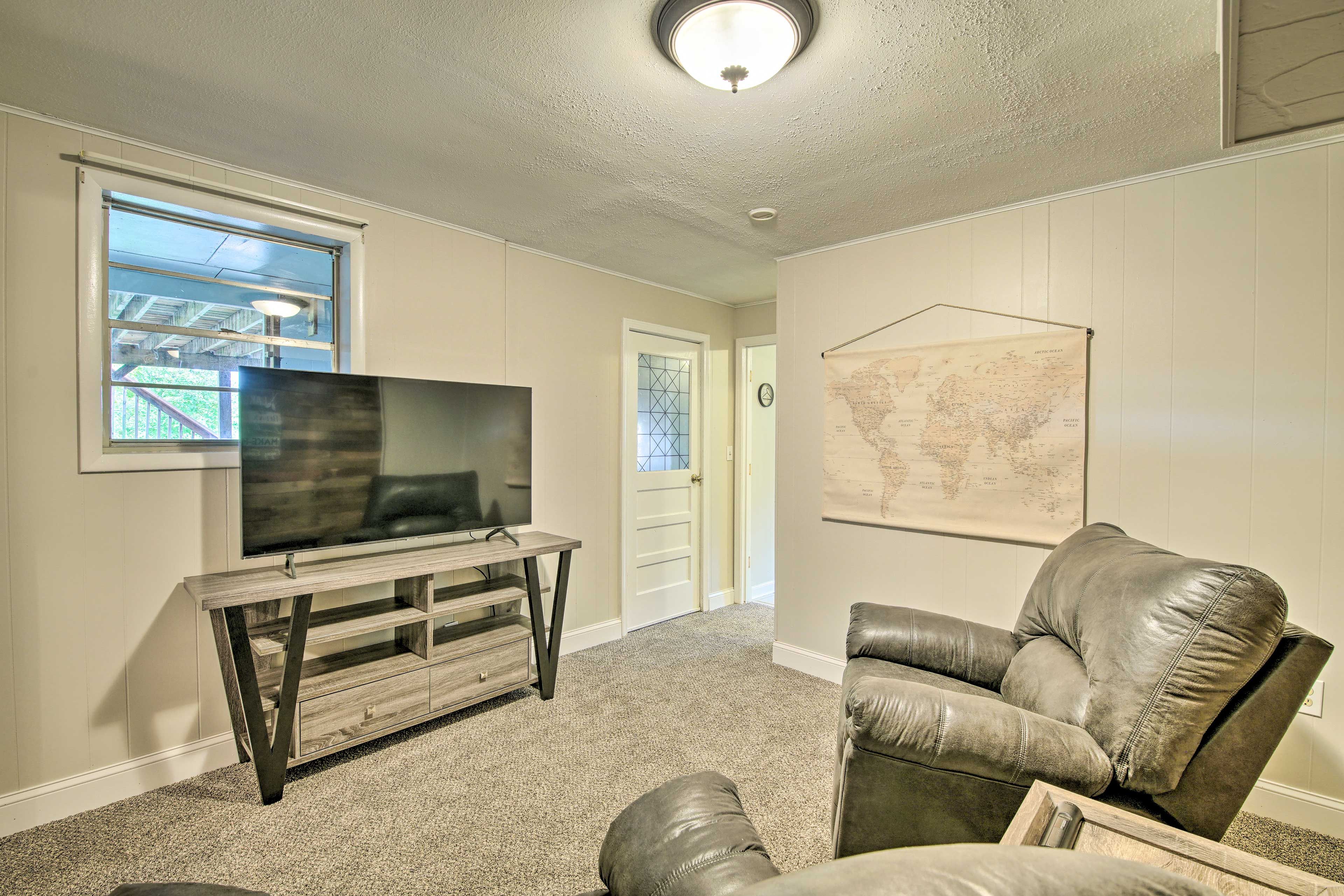 Living Area | Smart TV