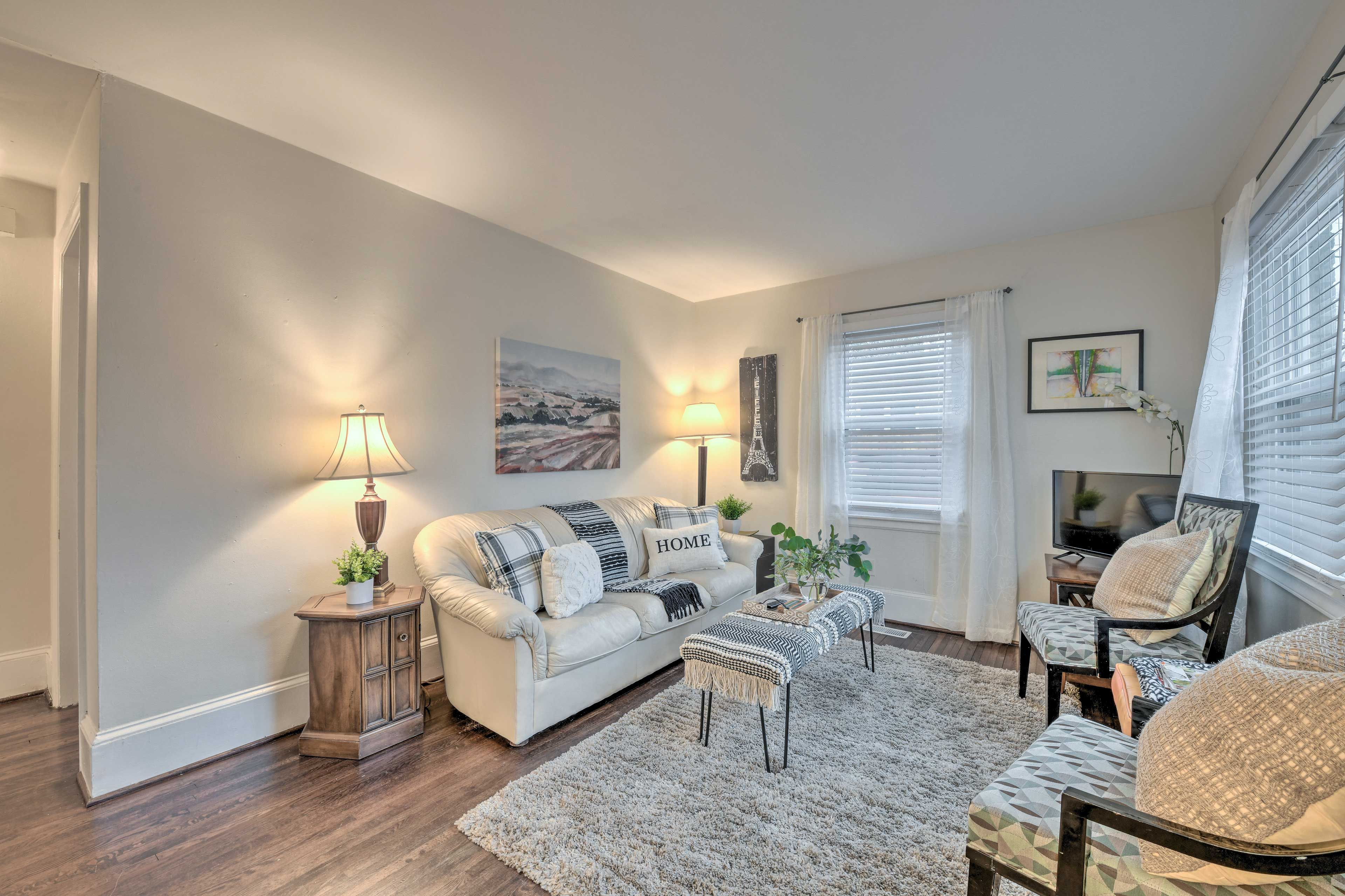 Living Room | Free WiFi | Smart TV w/ Cable