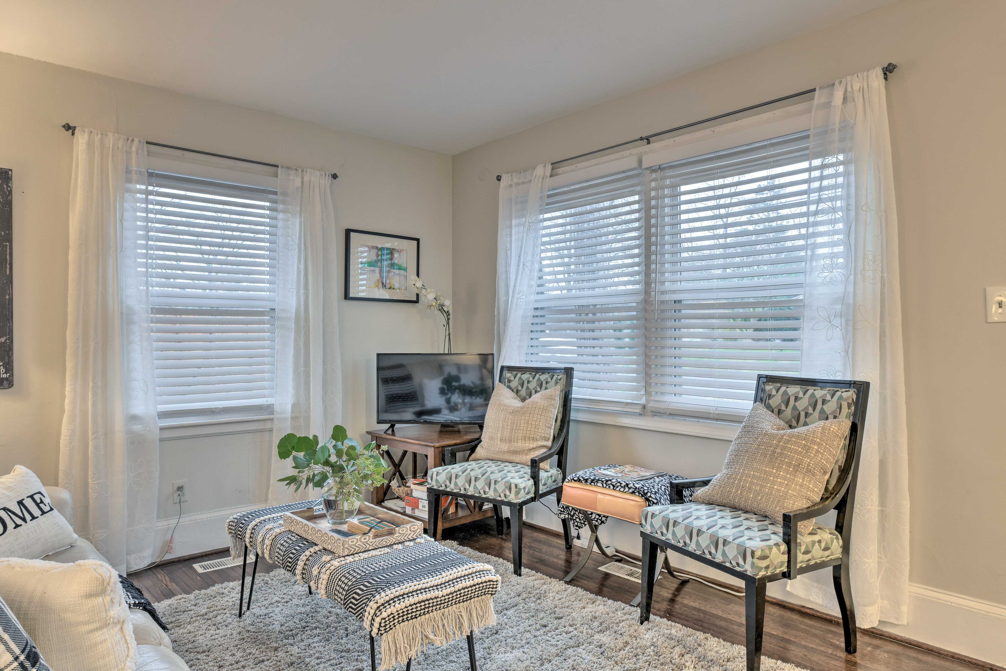 Living Room | Central A/C | Board Games | Books