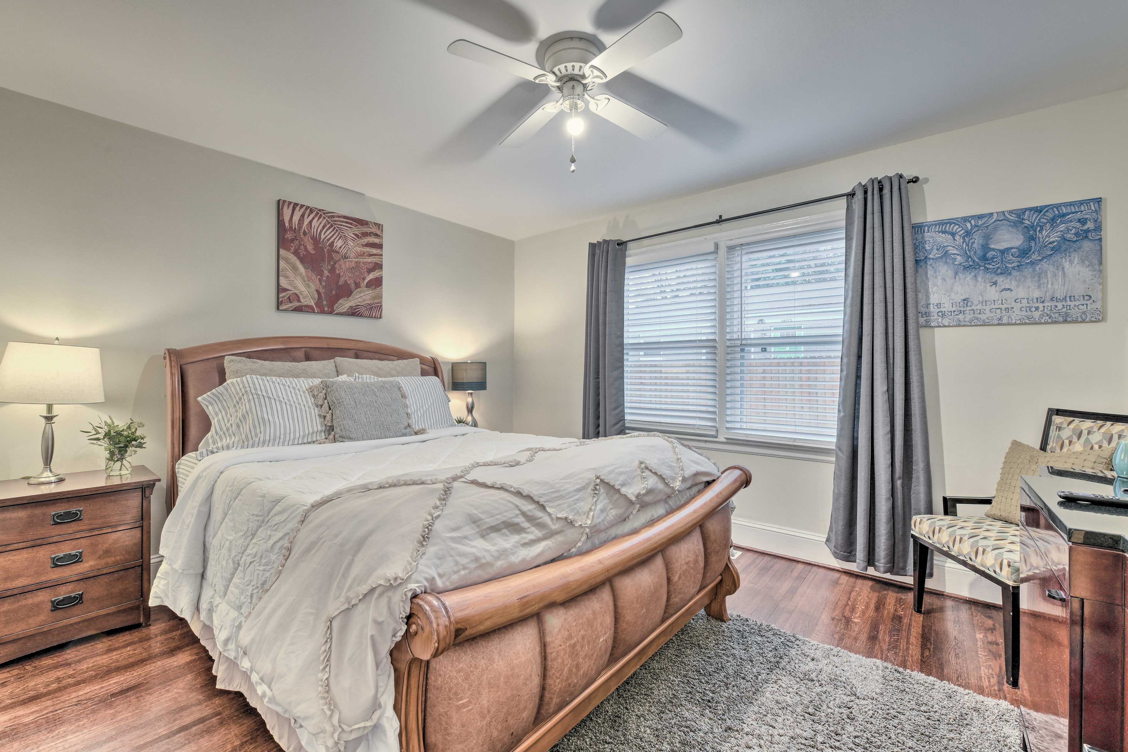 Bedroom 1 | Queen Bed