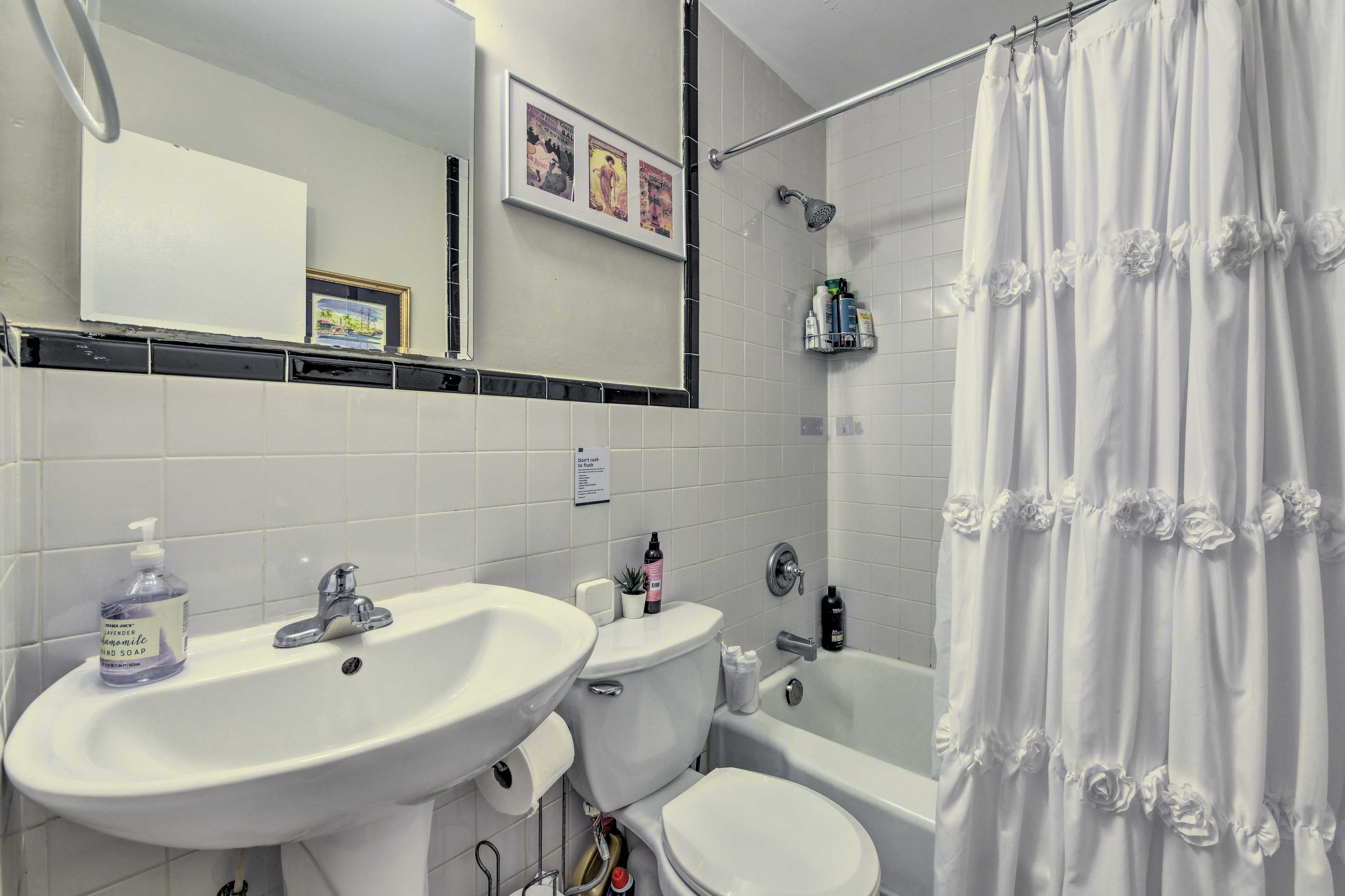 Full Bathroom | Linens & Towels | Complimentary Toiletries | Hair Dryer