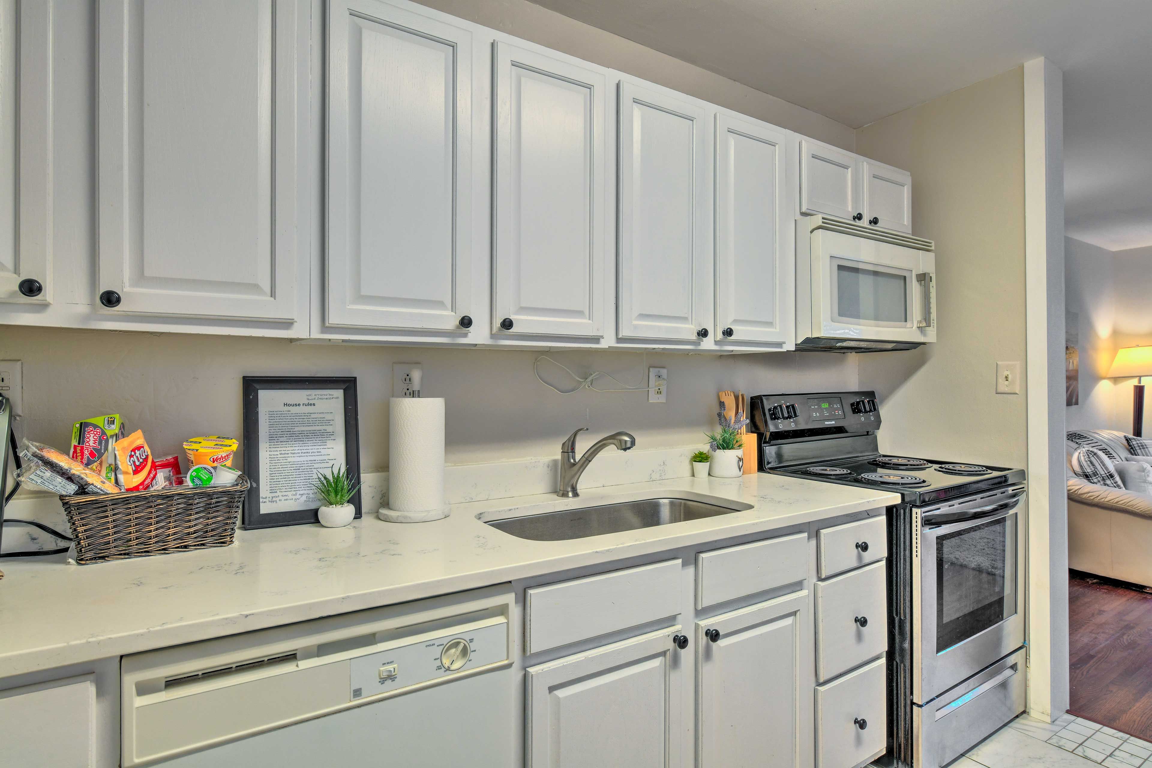 Fully Equipped Kitchen | Blender | Toaster