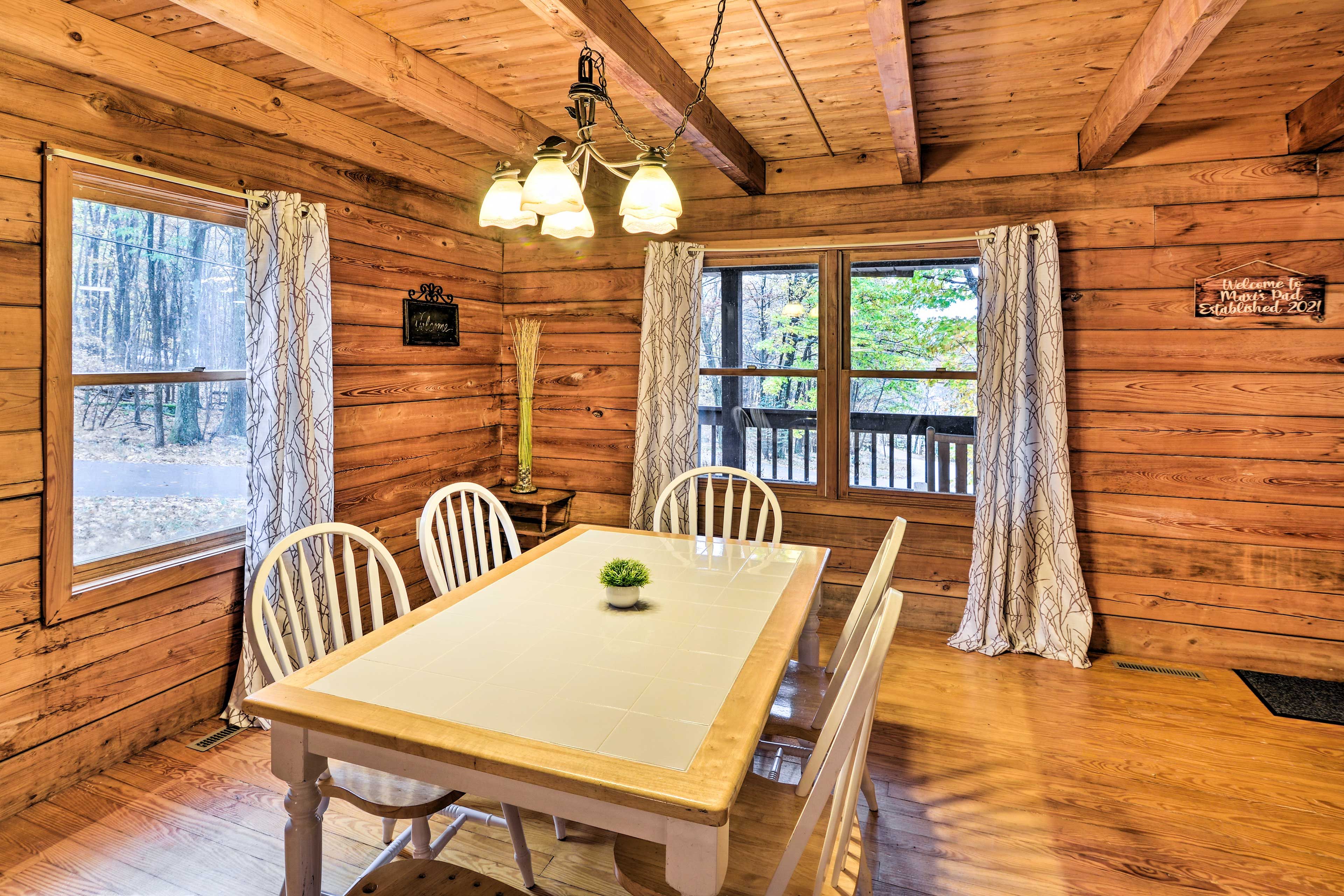 Dining Area | Dishware Provided