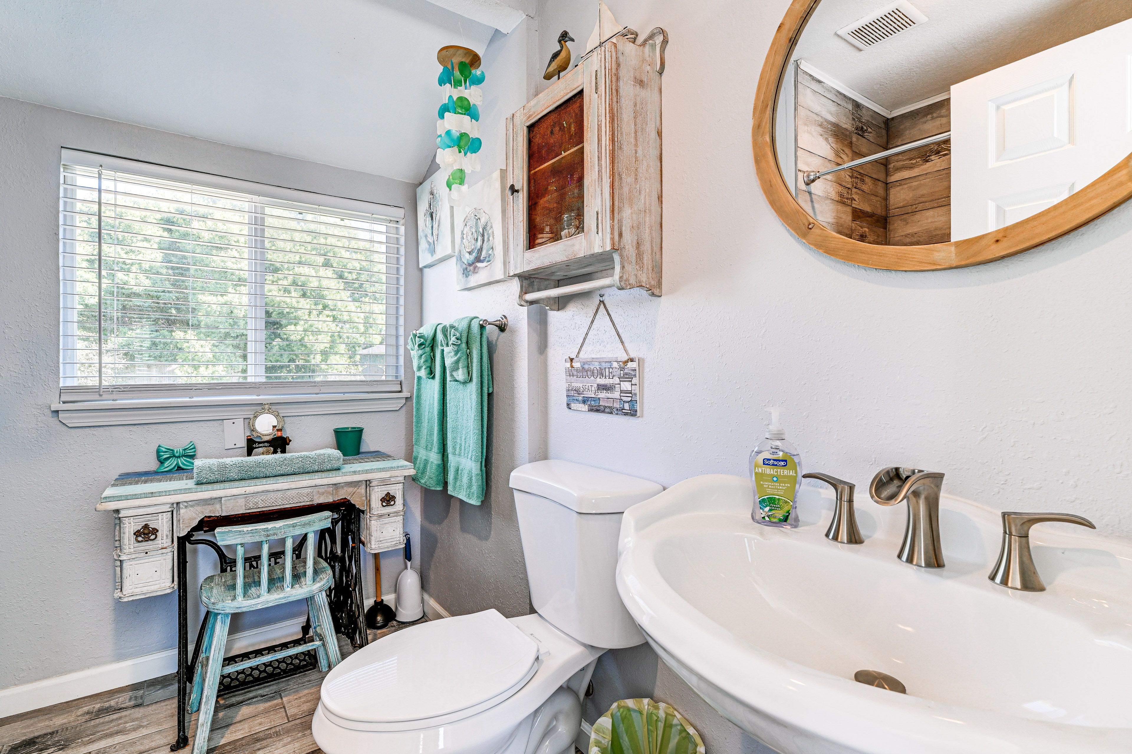 Full Bathroom | Complimentary Toiletries | Towels Provided
