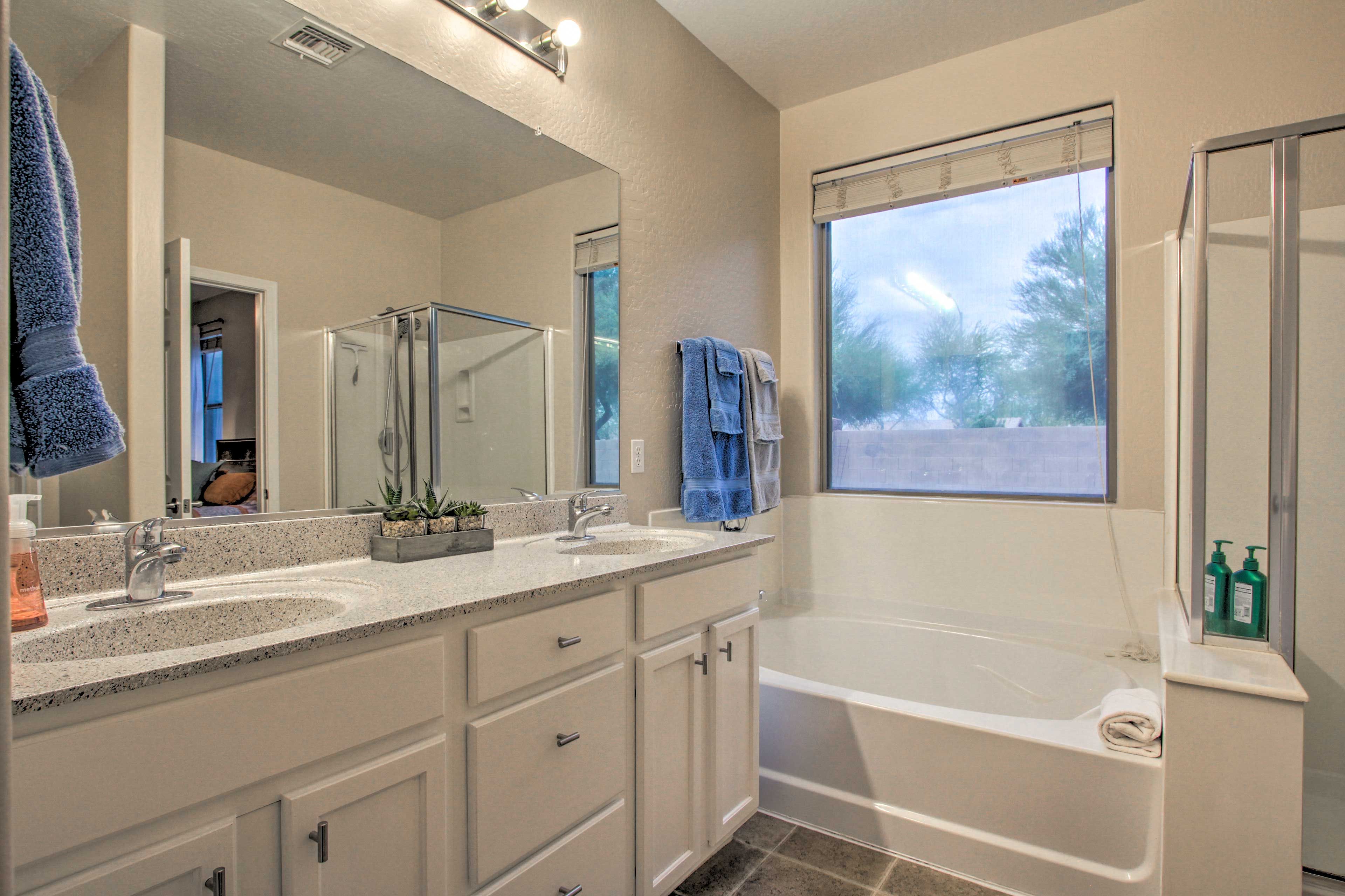 En-Suite Bathroom | Complimentary Toiletries | Soaking Tub
