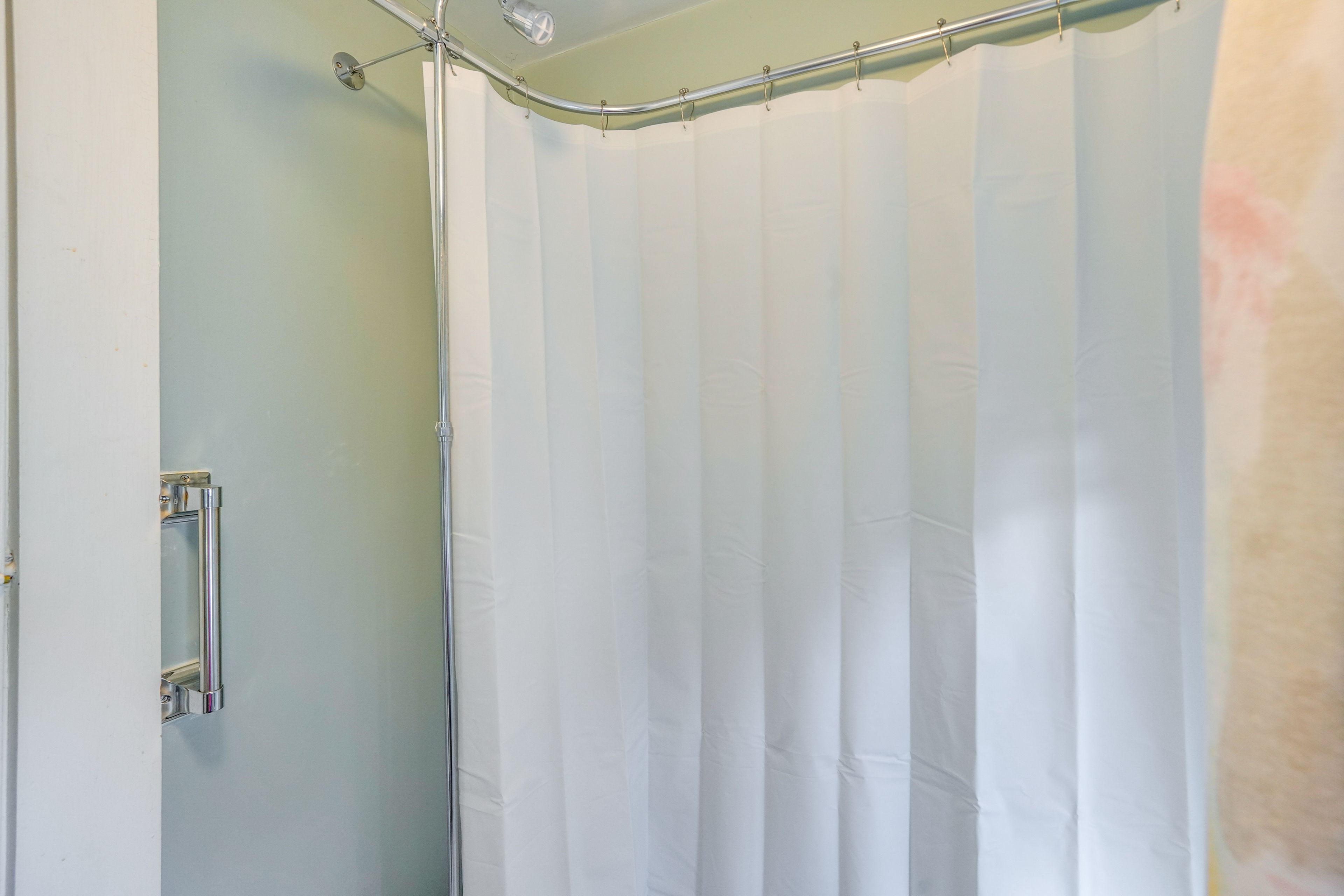 Full Bathroom | 3rd Floor