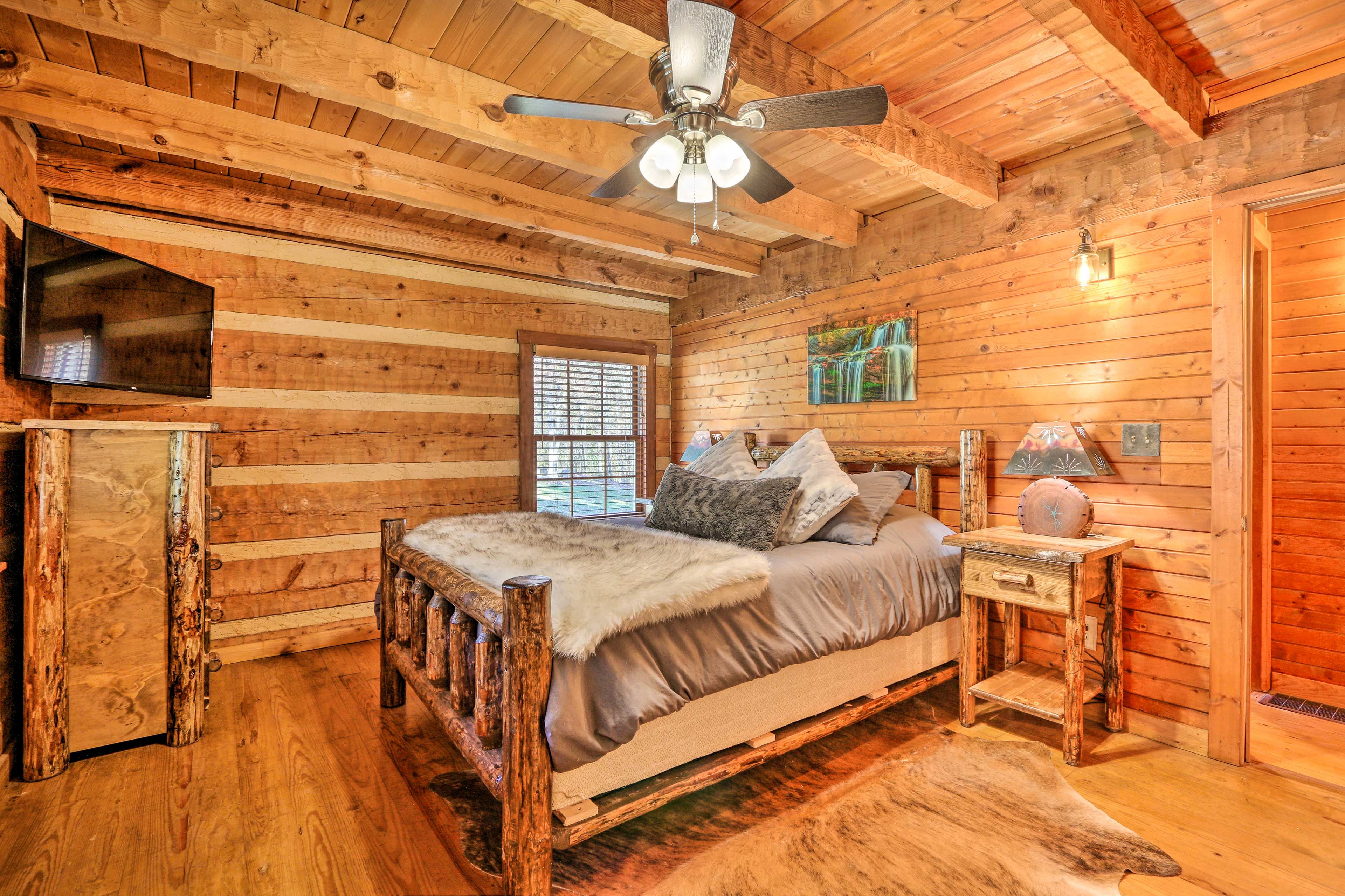 Bedroom 2 | King Bed | 1st Floor
