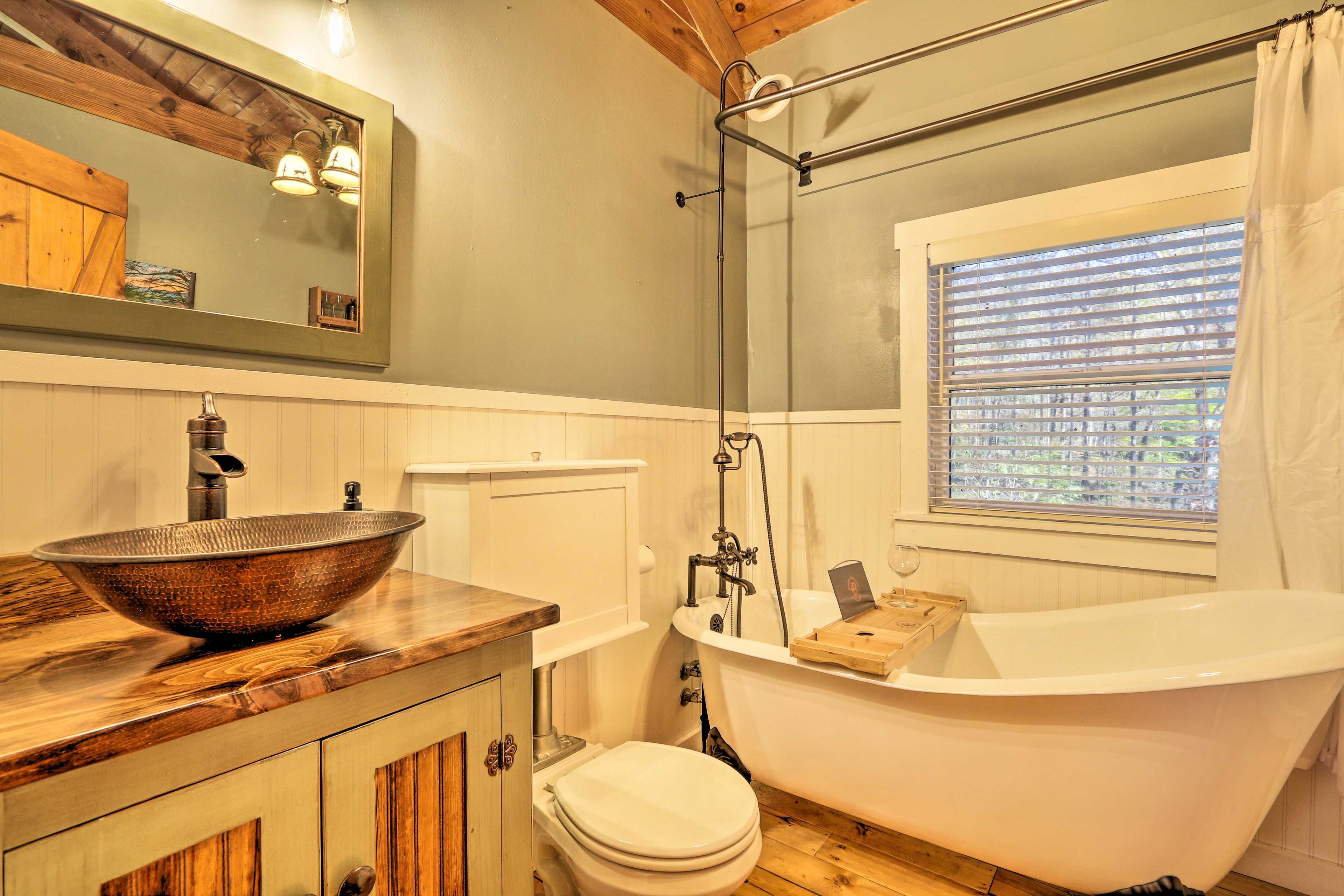 En-Suite Bathroom | Complimentary Toiletries