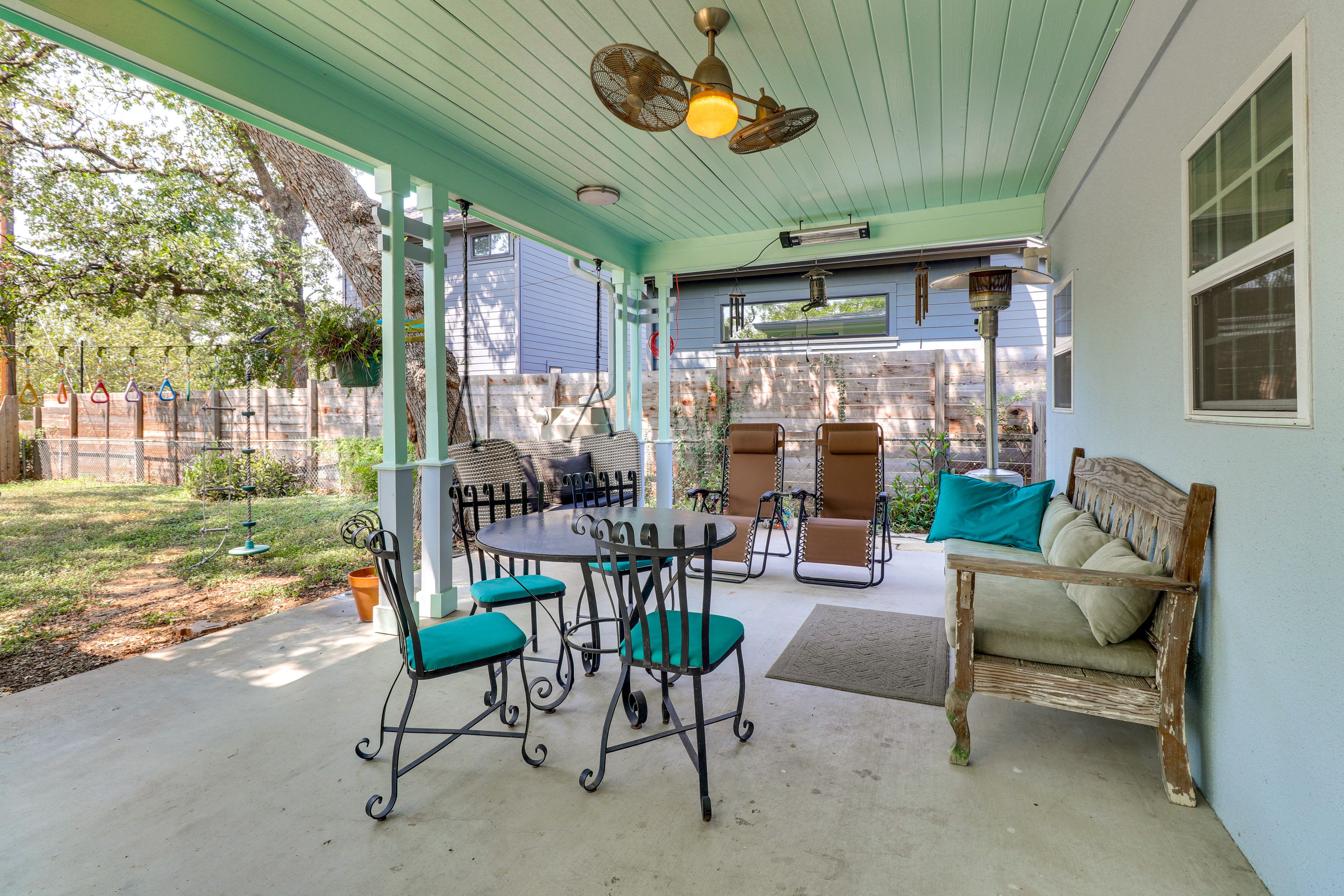 Austin Vacation Rental | 3BR | 2BA | 1,497 Sq Ft | 3 Steps to Enter