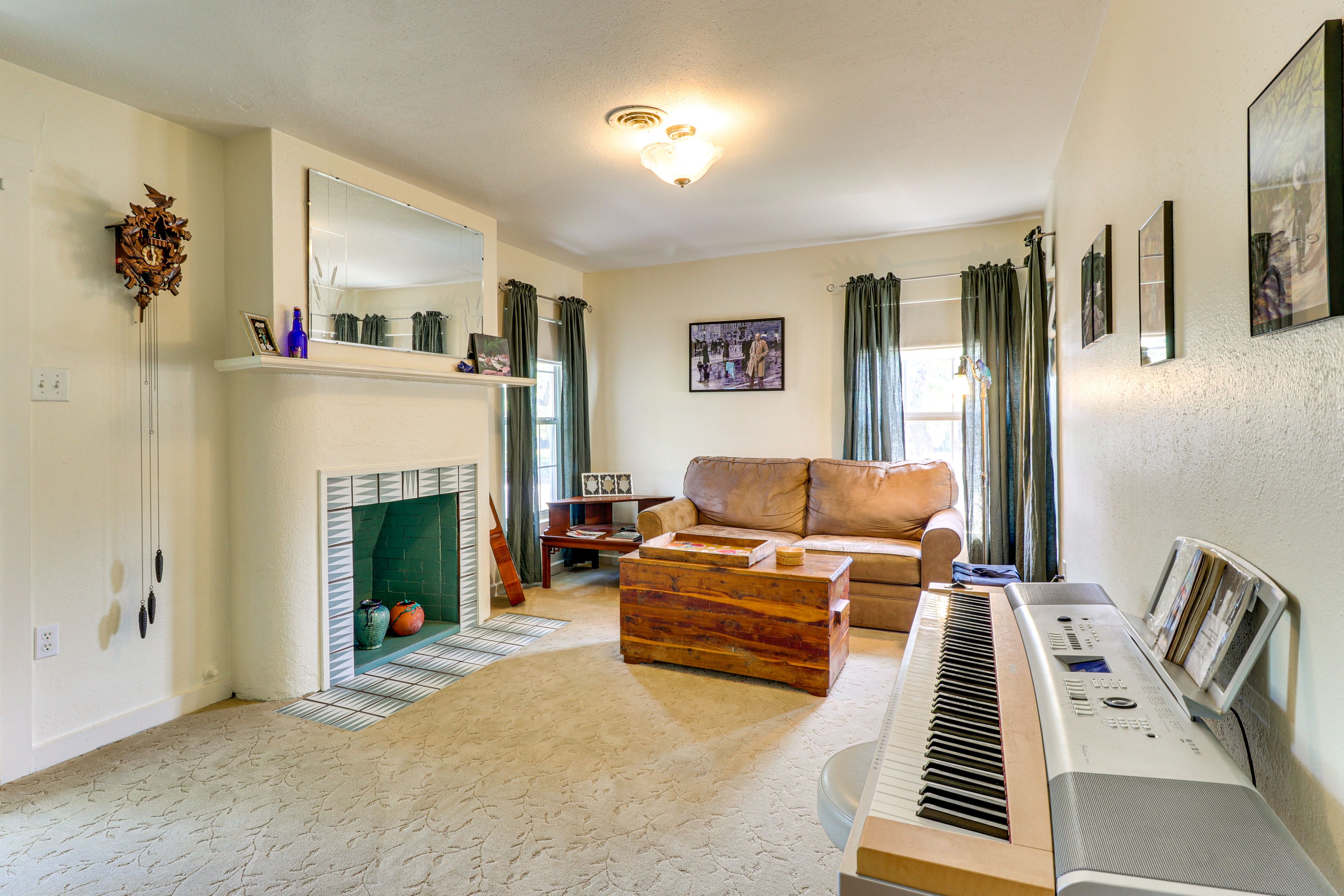 Living Room | Full Sleeper Sofa | Free WiFi | Central Heat & A/C | Single Story
