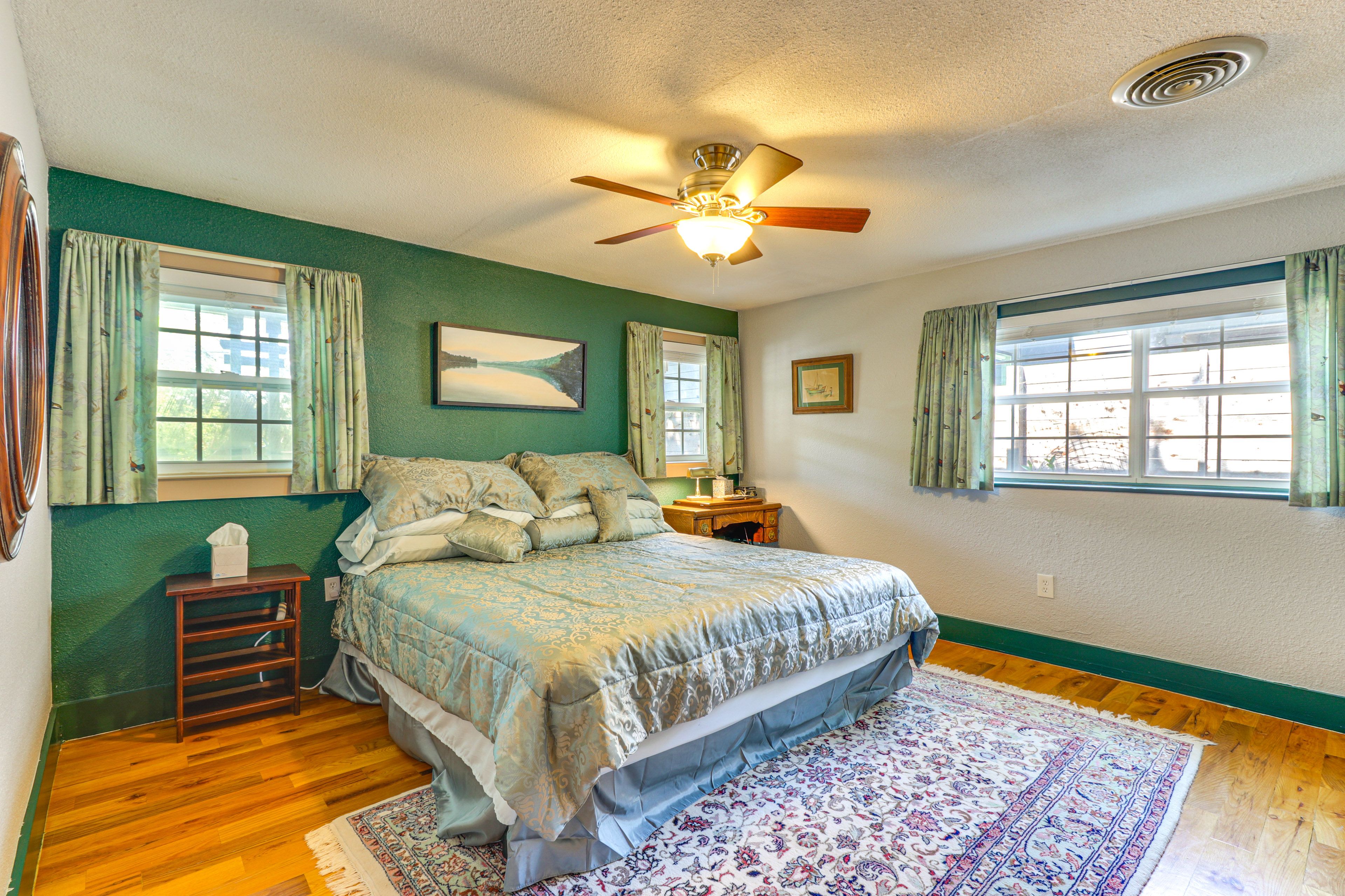 Bedroom 1 | King Bed | Linens Provided
