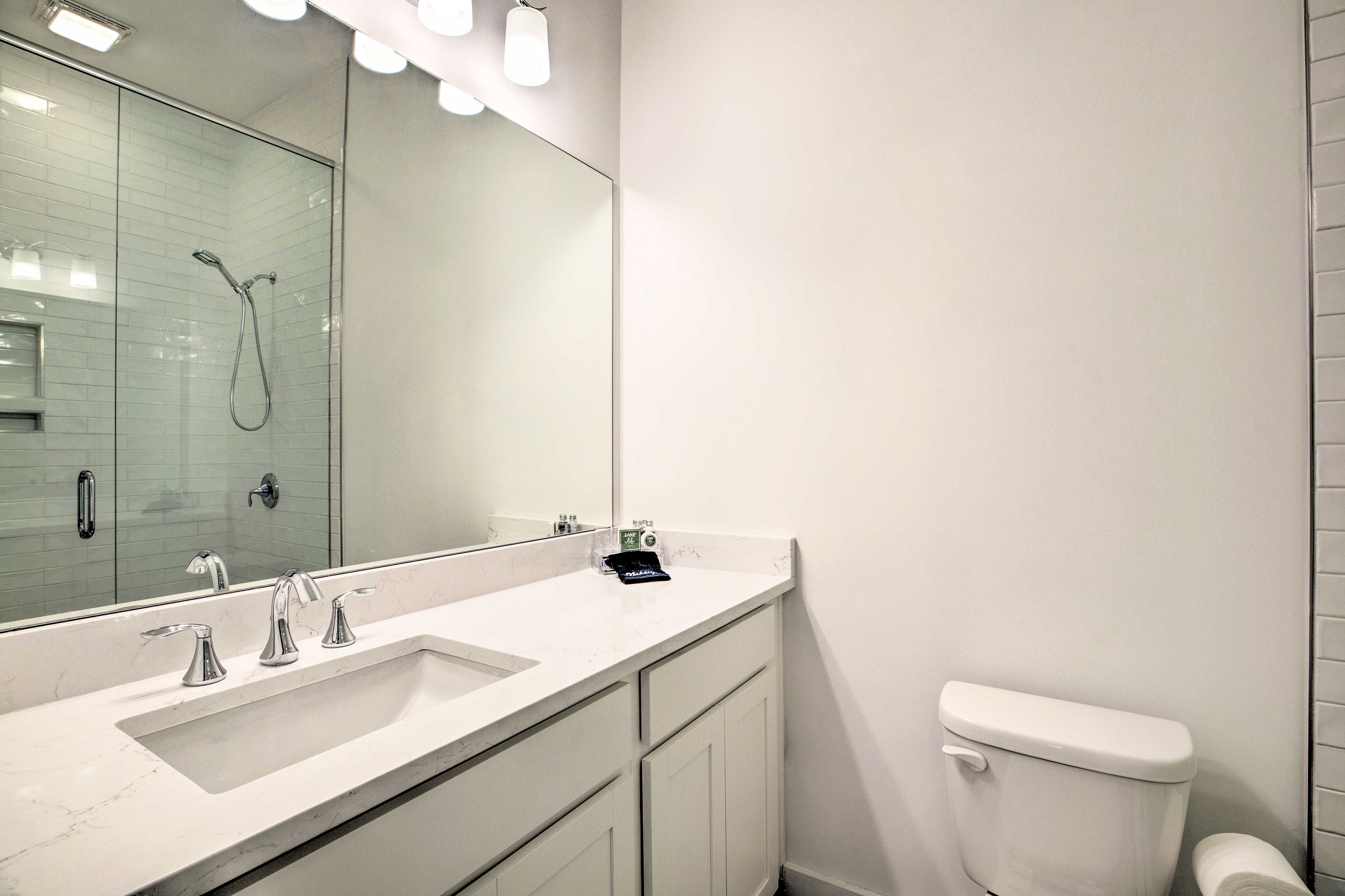 Full Bathroom | Access via Bedroom 1 | Towels Provided