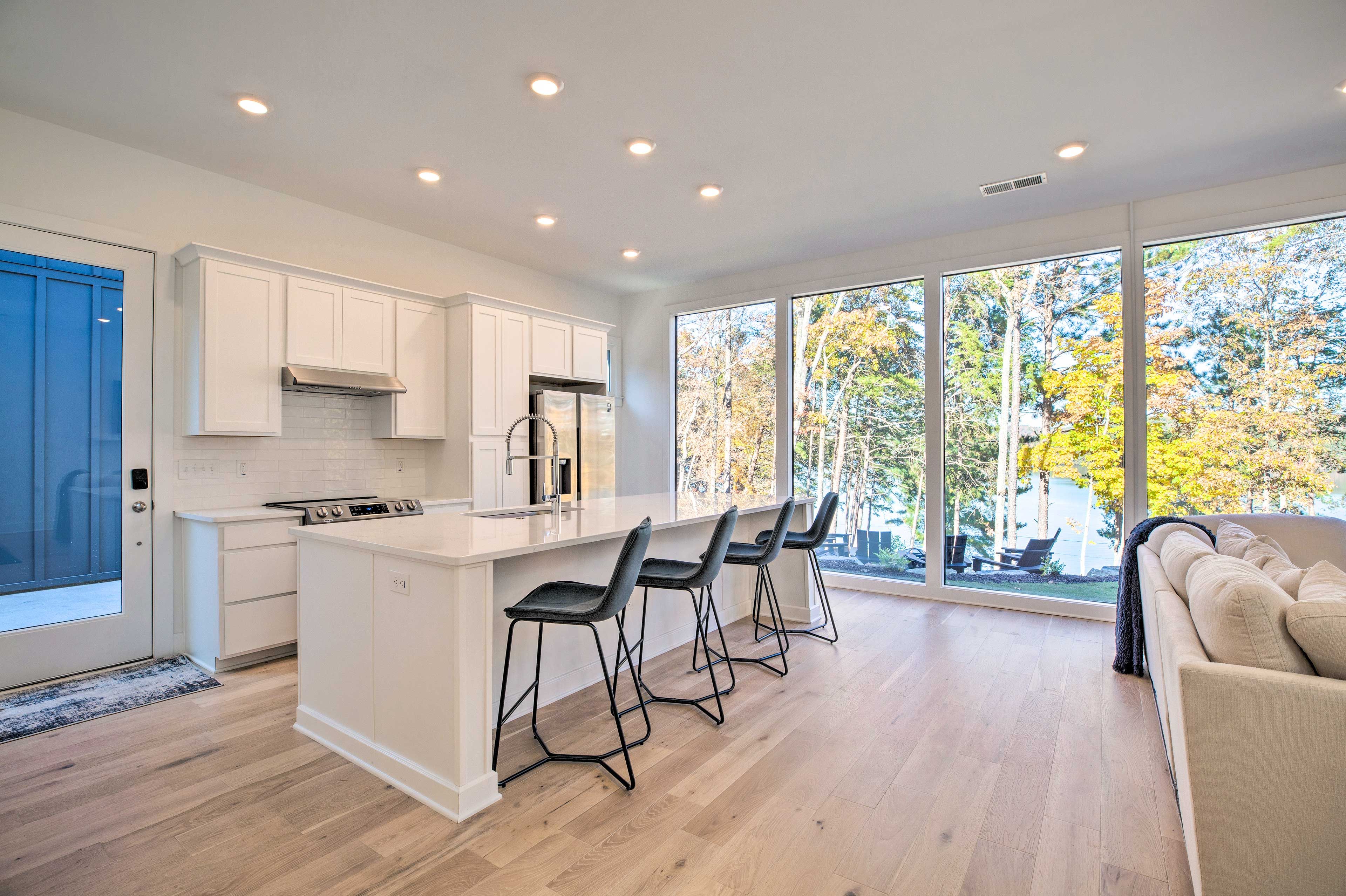 Kitchen | Access via Entrance | Fully Equipped | Cooking Basics
