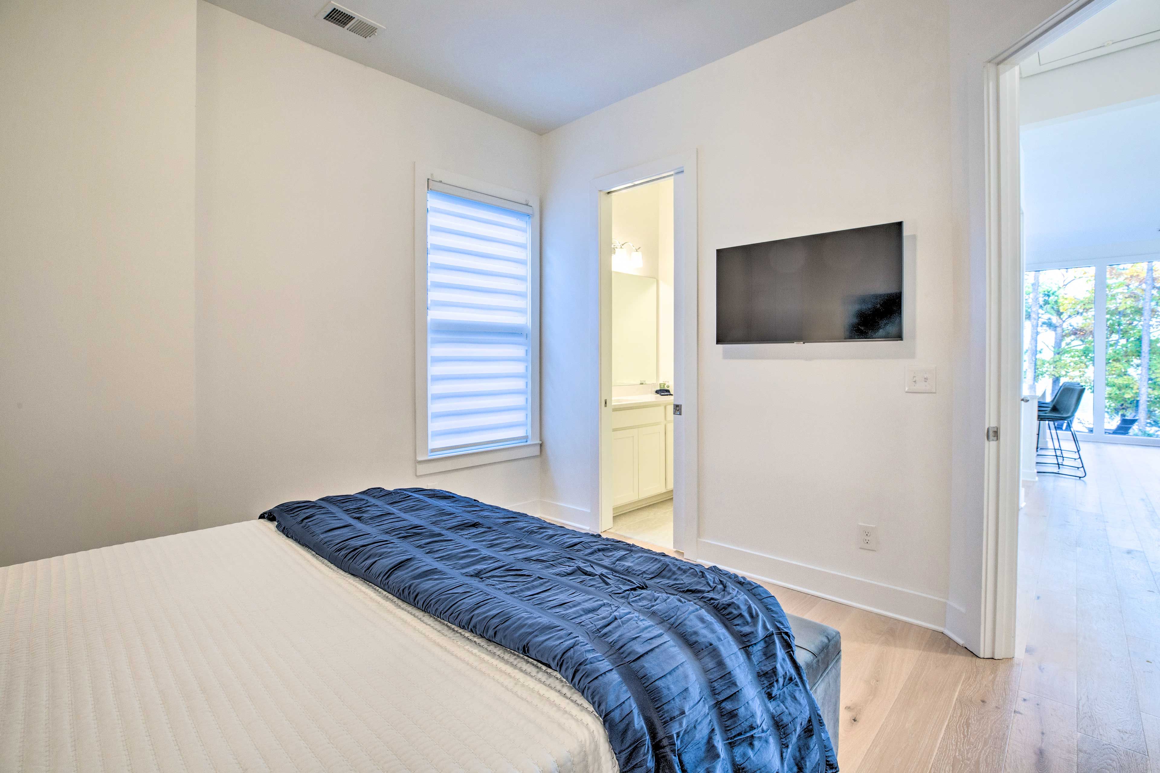 Bedroom 1 | En-Suite Bathroom | Smart TV