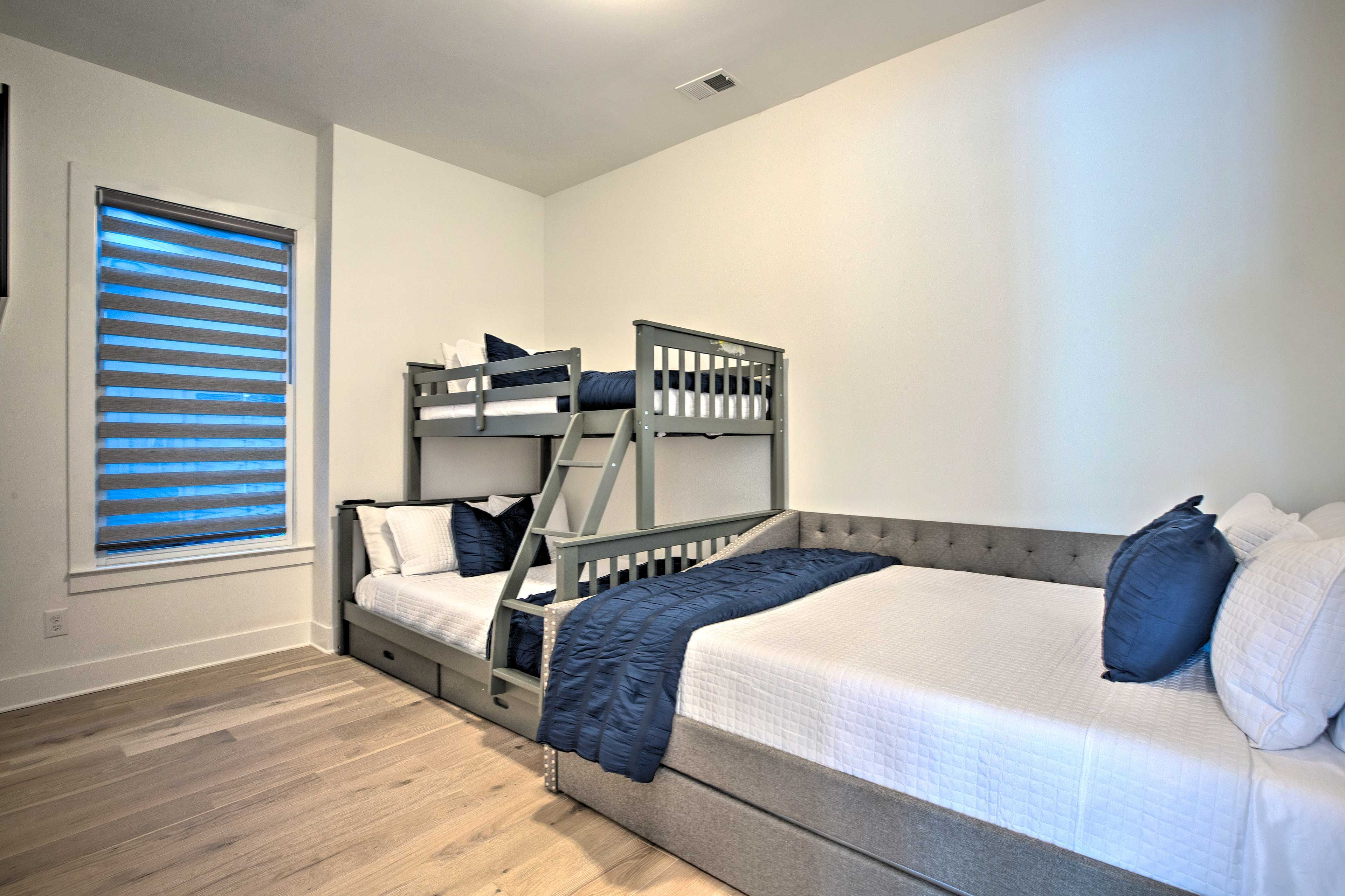 Bedroom 2 | Queen Daybed | Twin/Full Bunk Bed