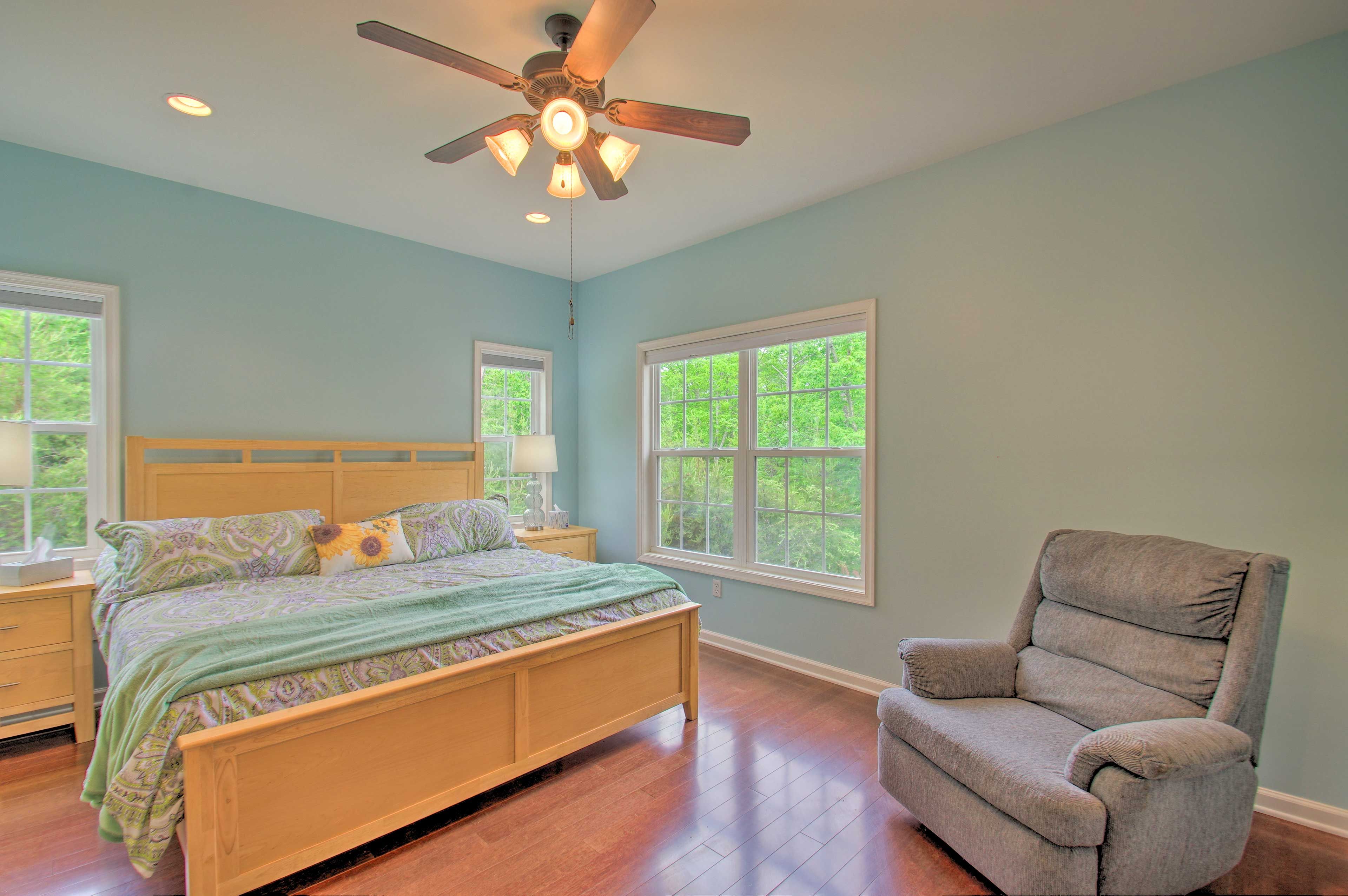 Bedroom 1 | King Bed | En-Suite Bathroom