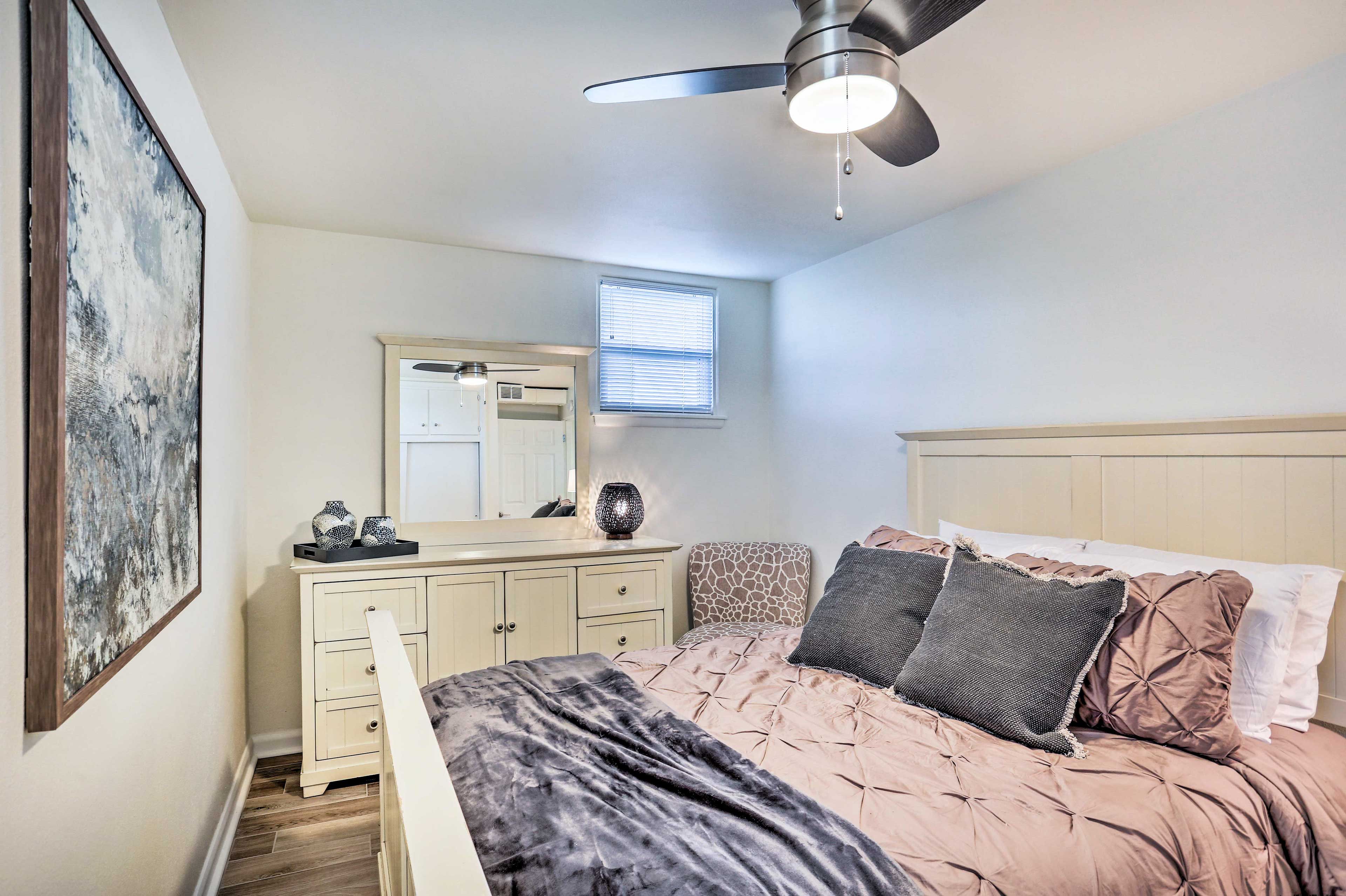 Bedroom 1 | Queen Bed | Linens & Towels Provided