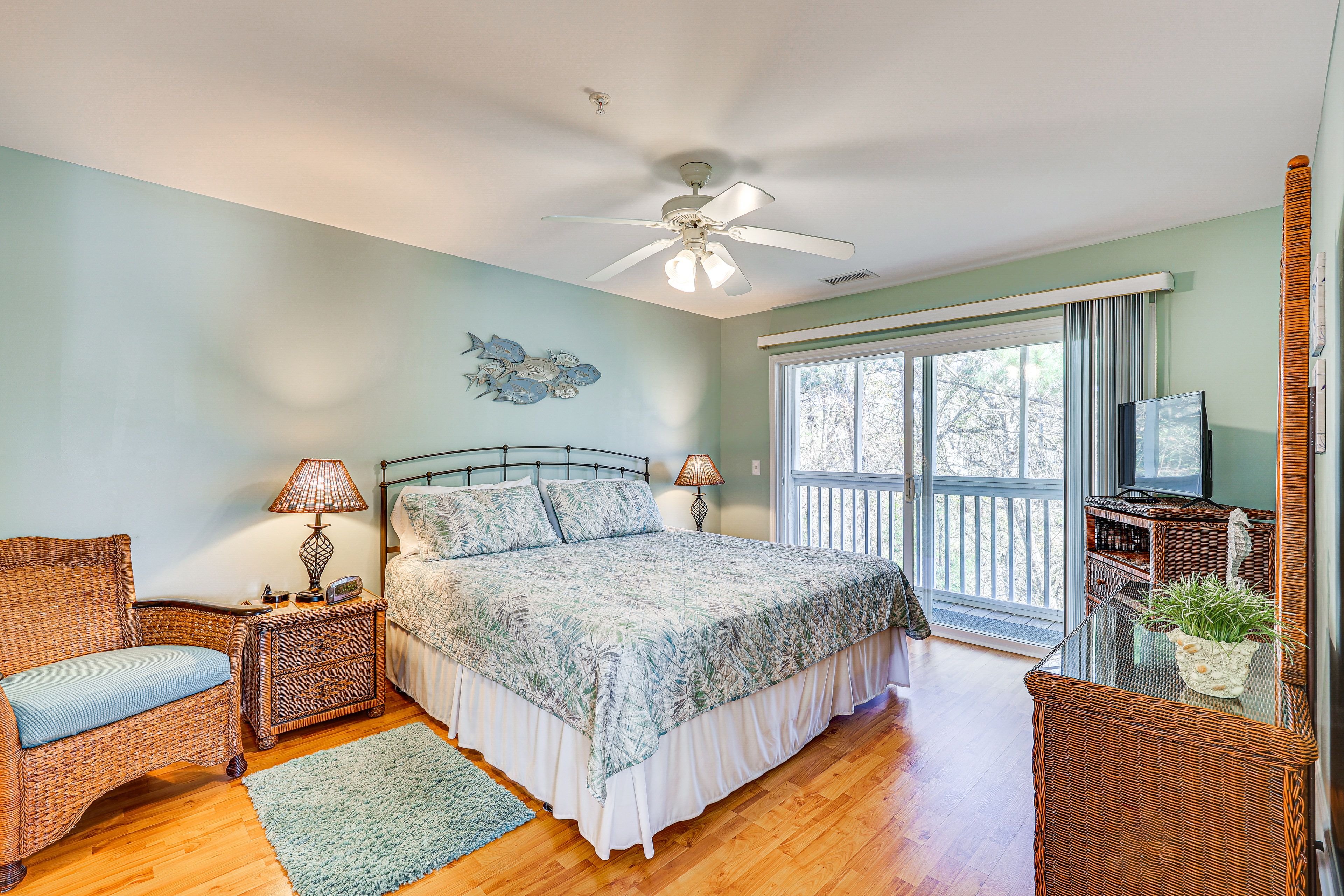 Bedroom 1 | King Bed | Balcony Access | En-Suite Bathroom