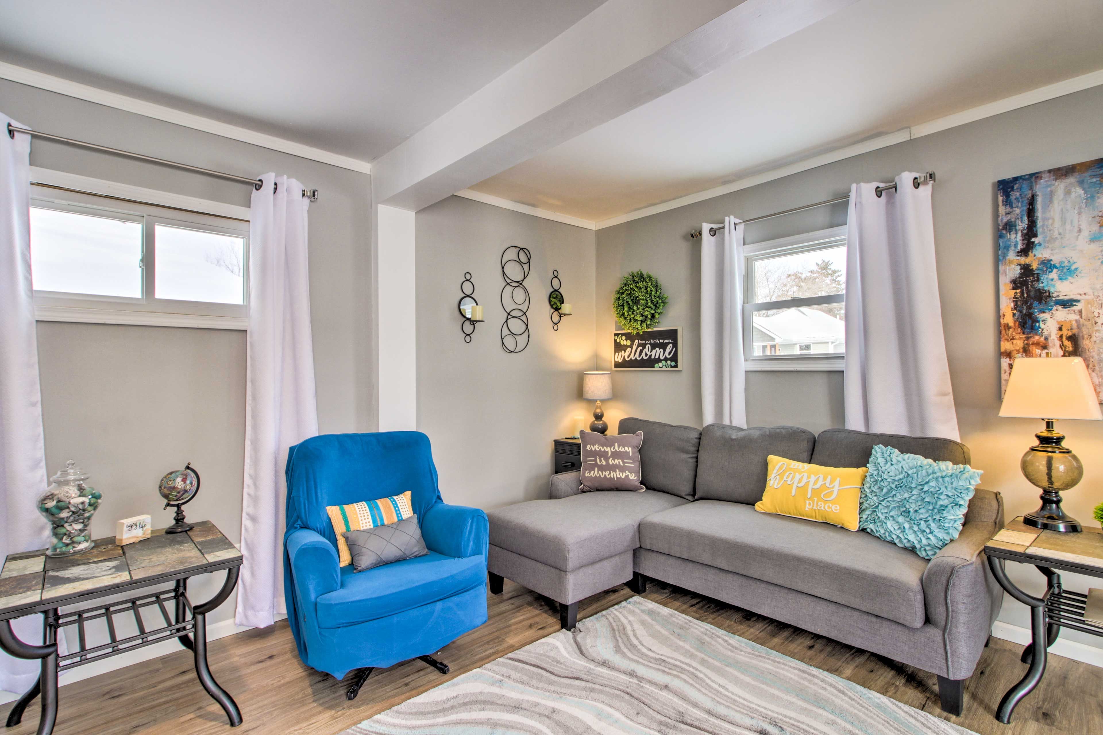 Living Room | Free WiFi | Sleeper Sofa