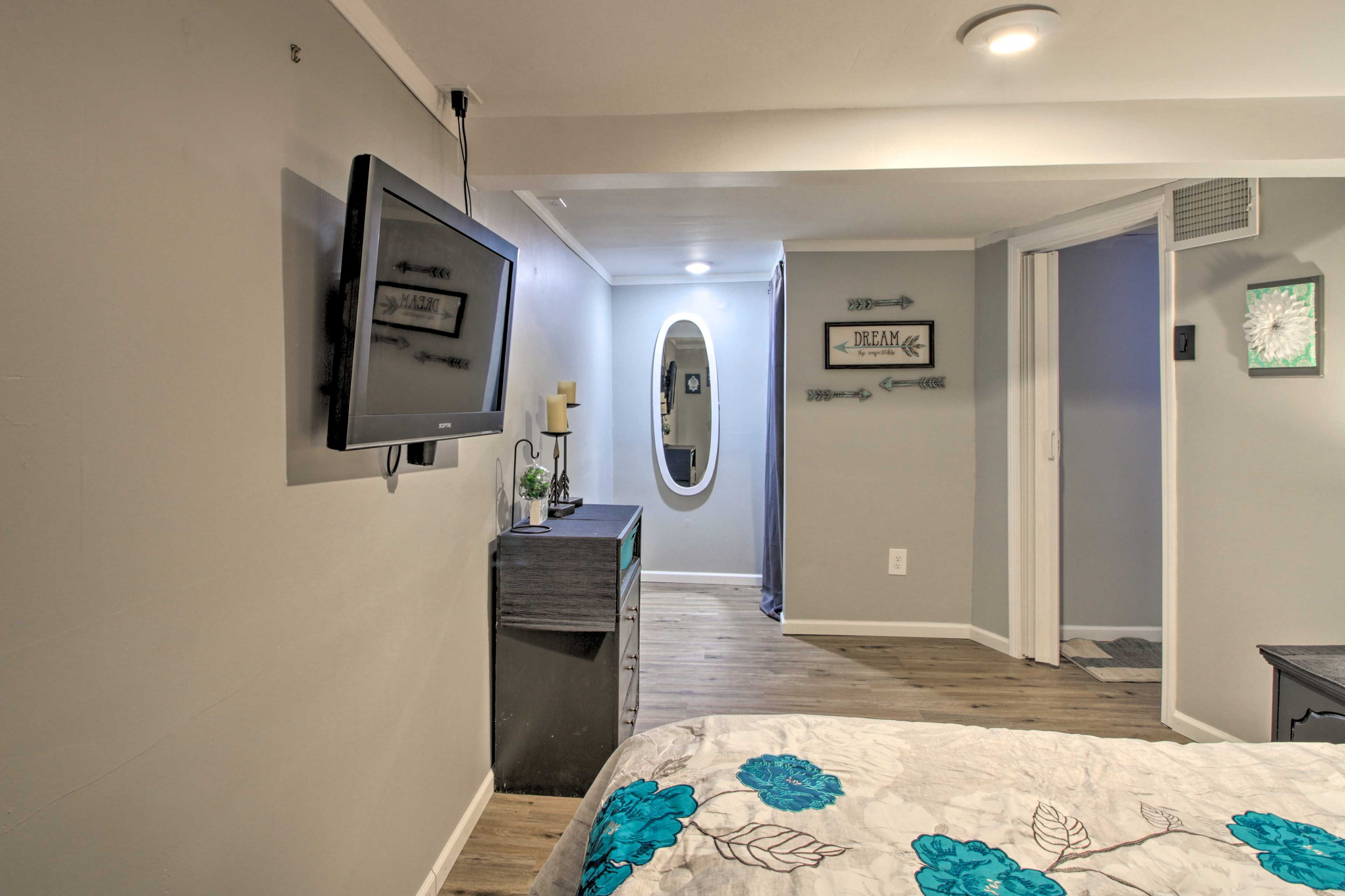 Bedroom 1 | Smart TV