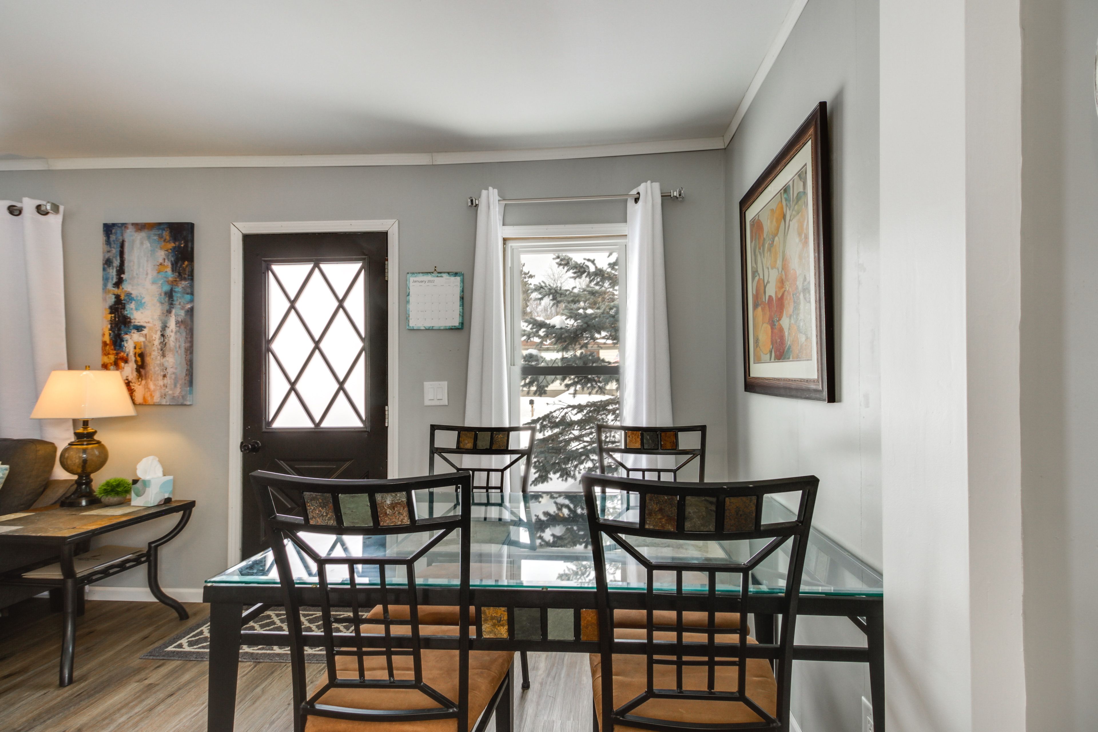 Dining Area | Dishware/Flatware Provided