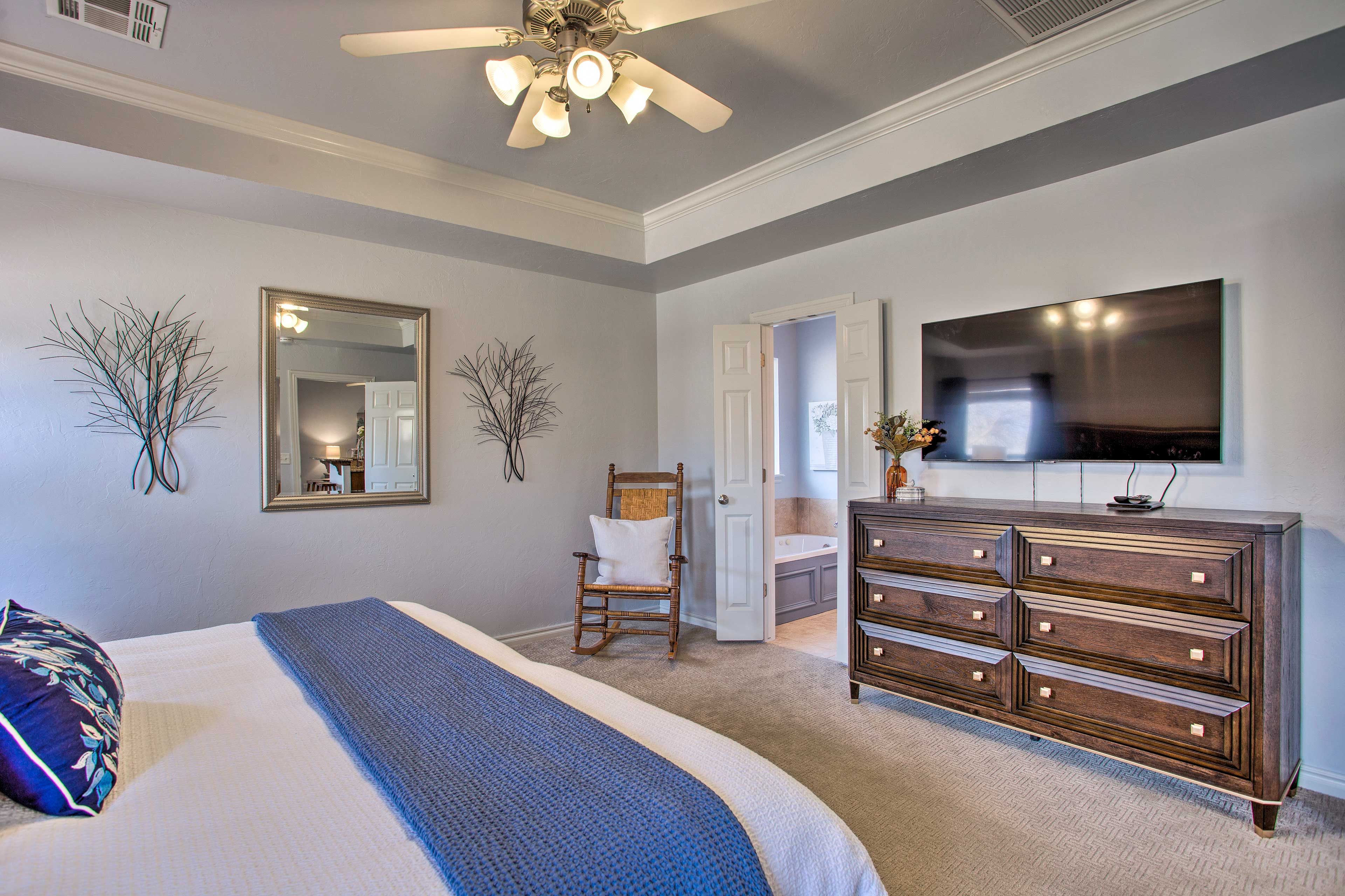 Bedroom 1 | Smart TV w/ Cable | Linens Provided