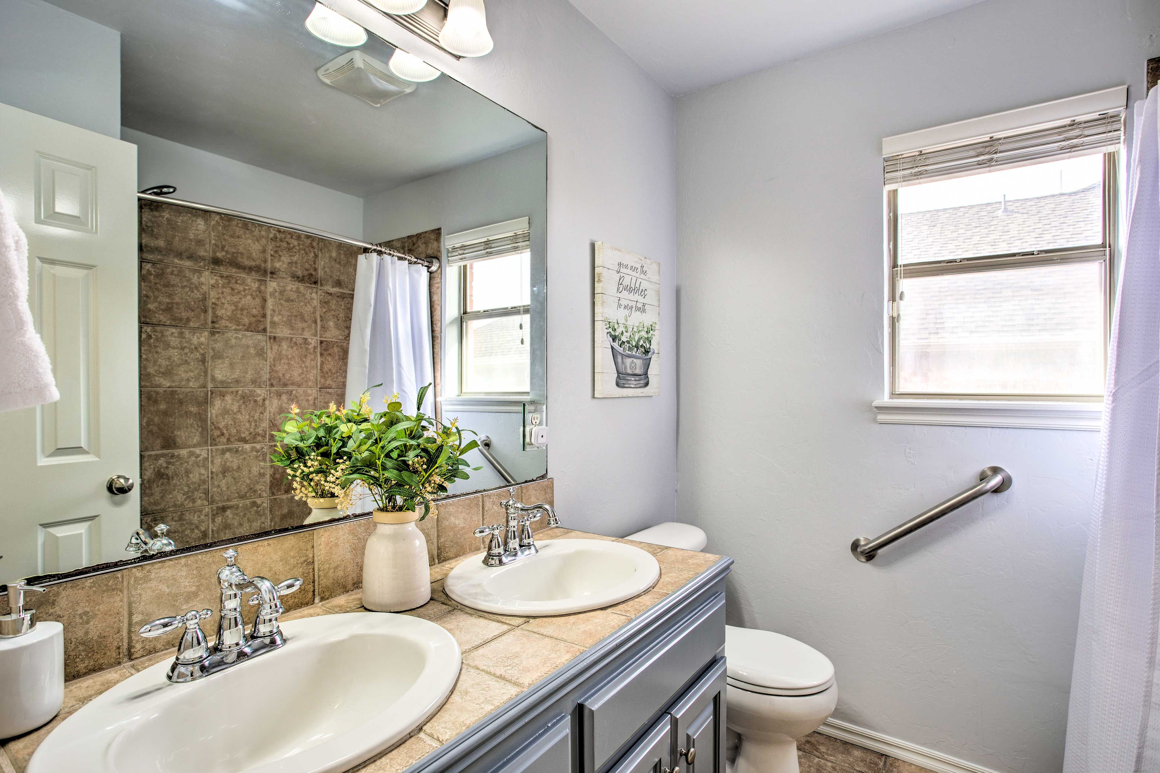 Full Bathroom | Grab Rail in Bathroom