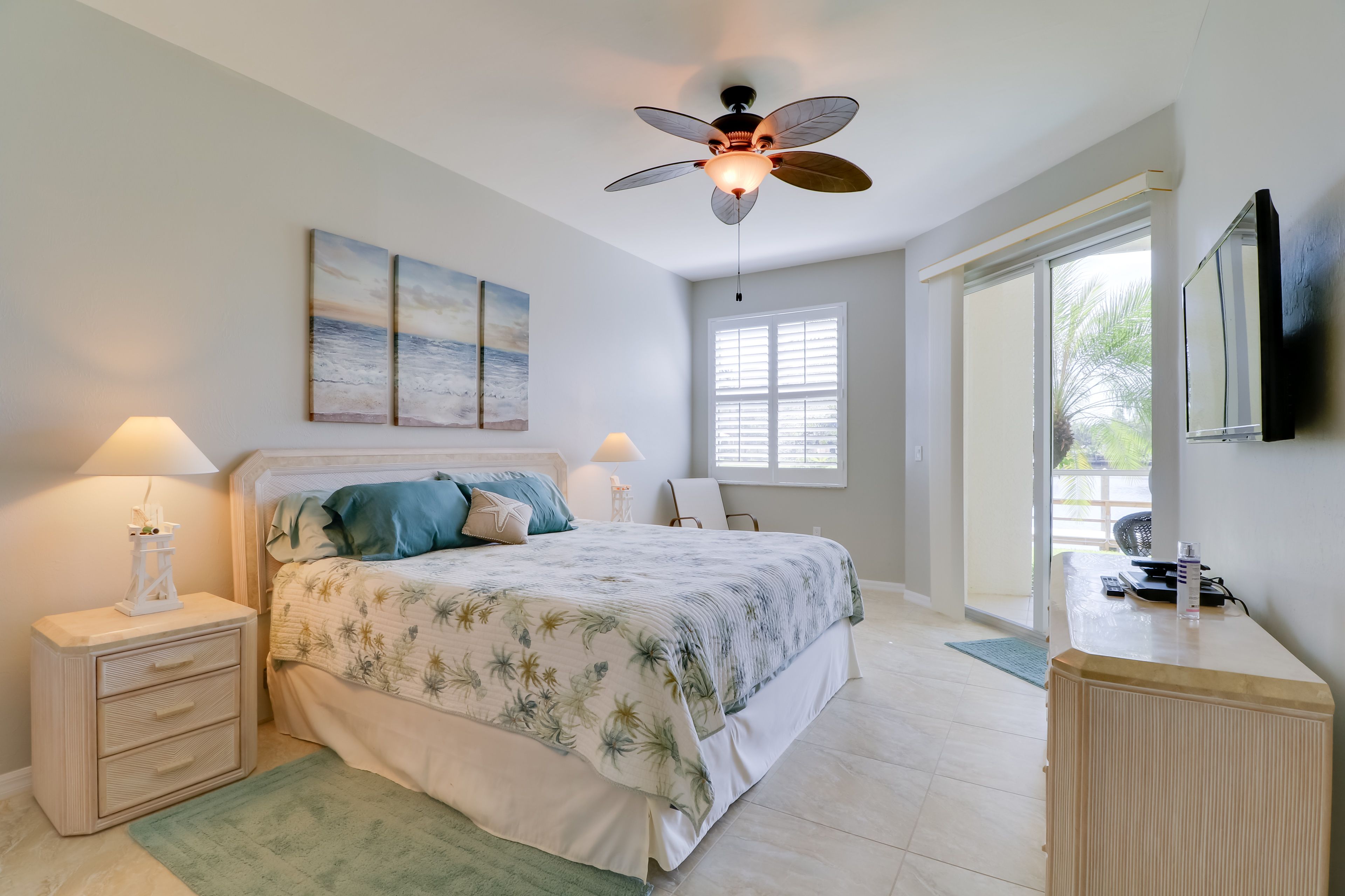 Bedroom 1 | King Bed | Linens Provided