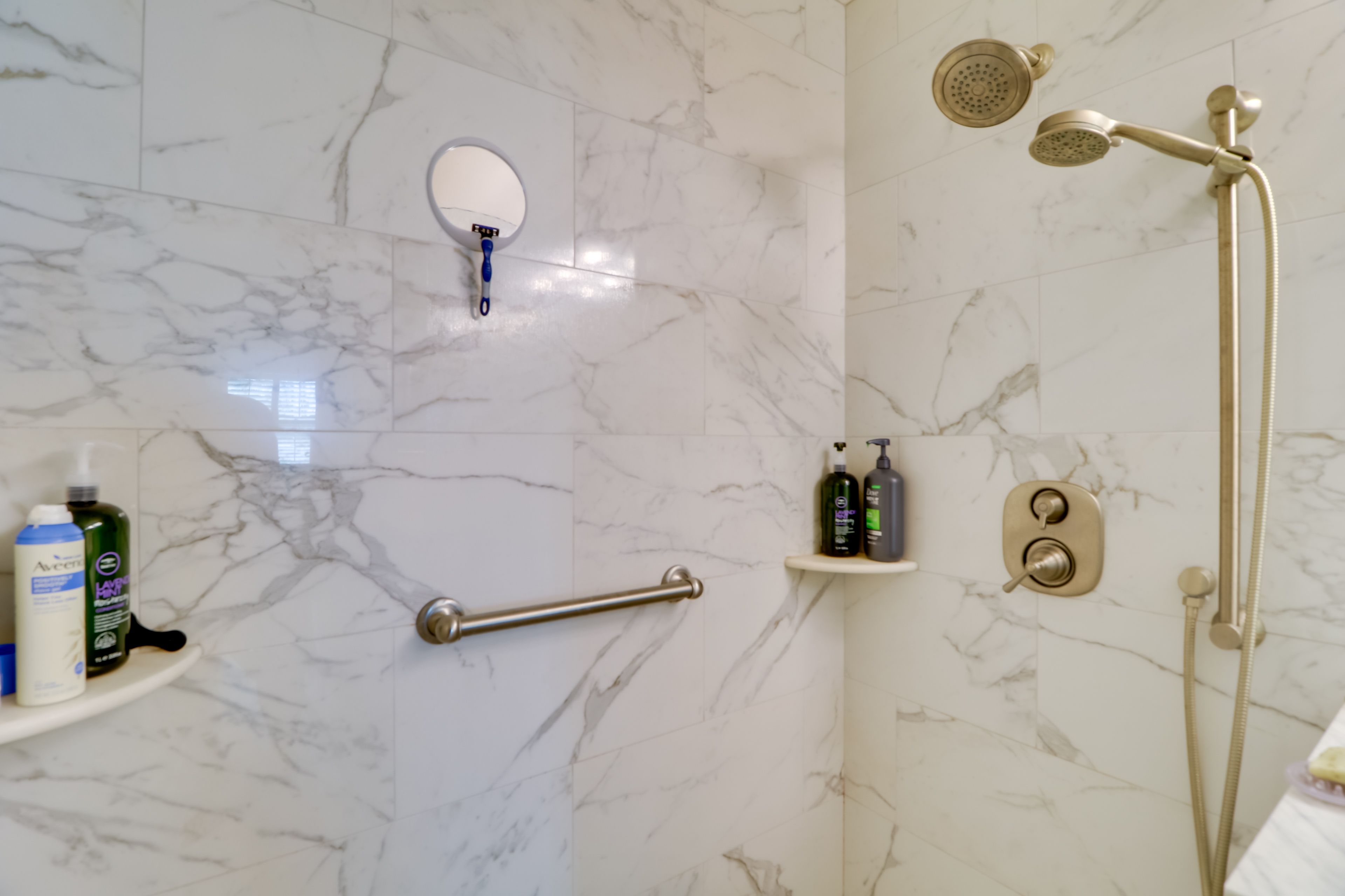 Full Bathroom | Towels Provided