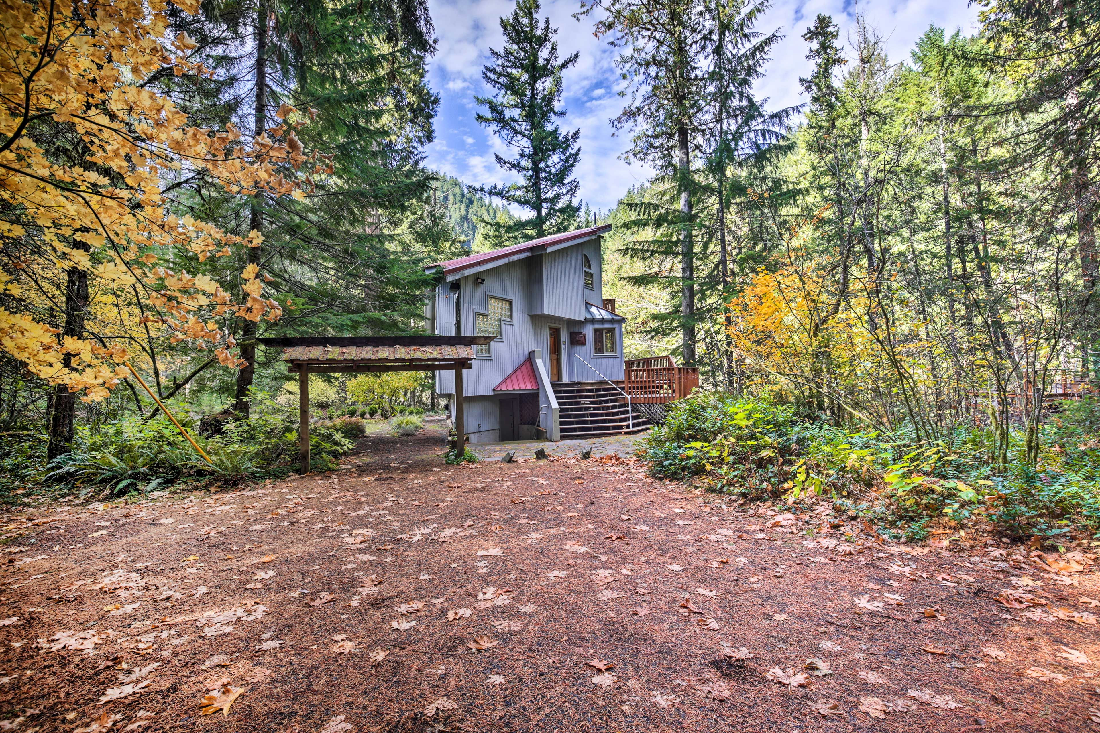 Parking | Covered (1 Vehicle) | Driveway (3 Vehicles) | RV/Trailer Parking
