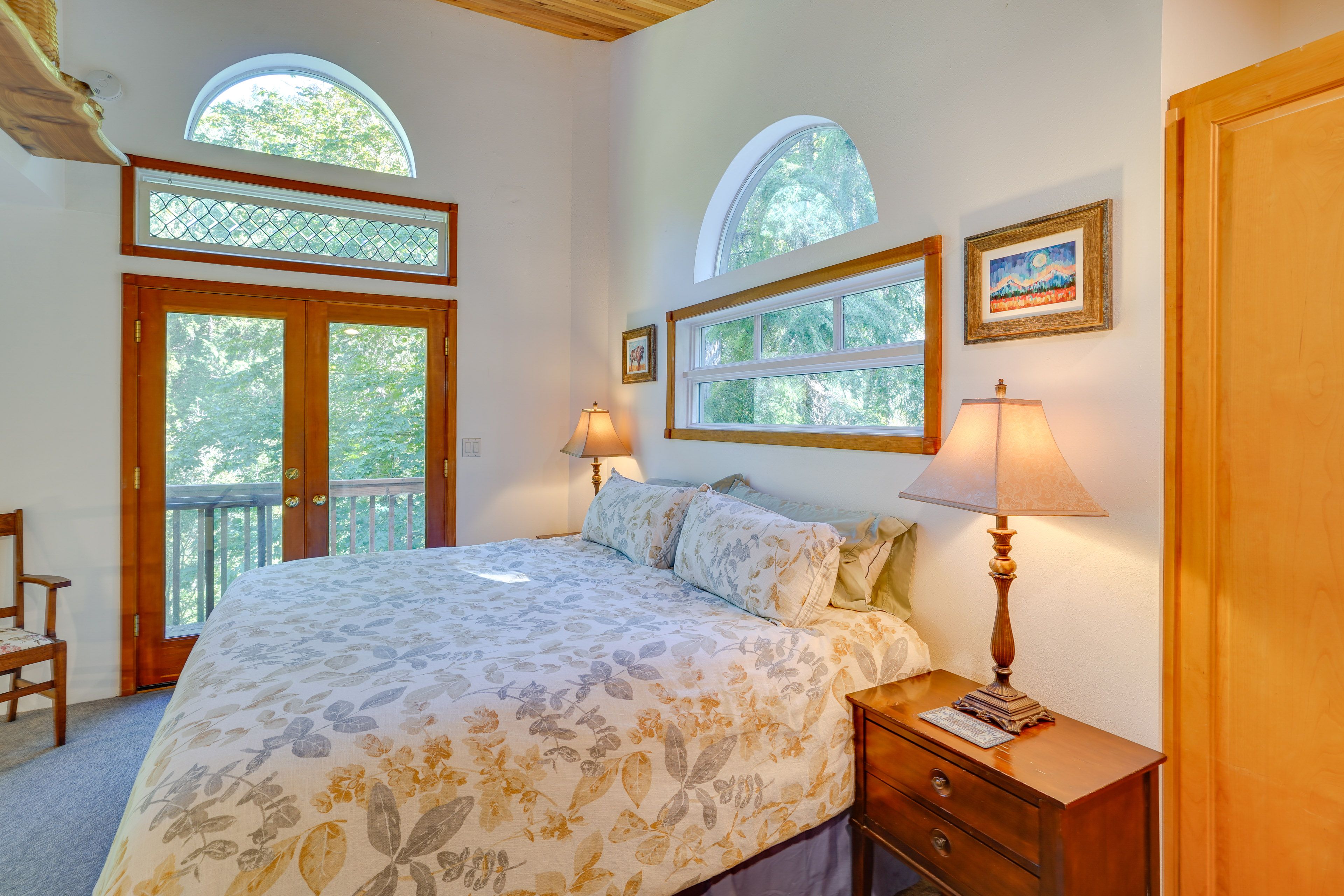 Loft | Queen Bed | 2nd Floor | En-Suite Balcony